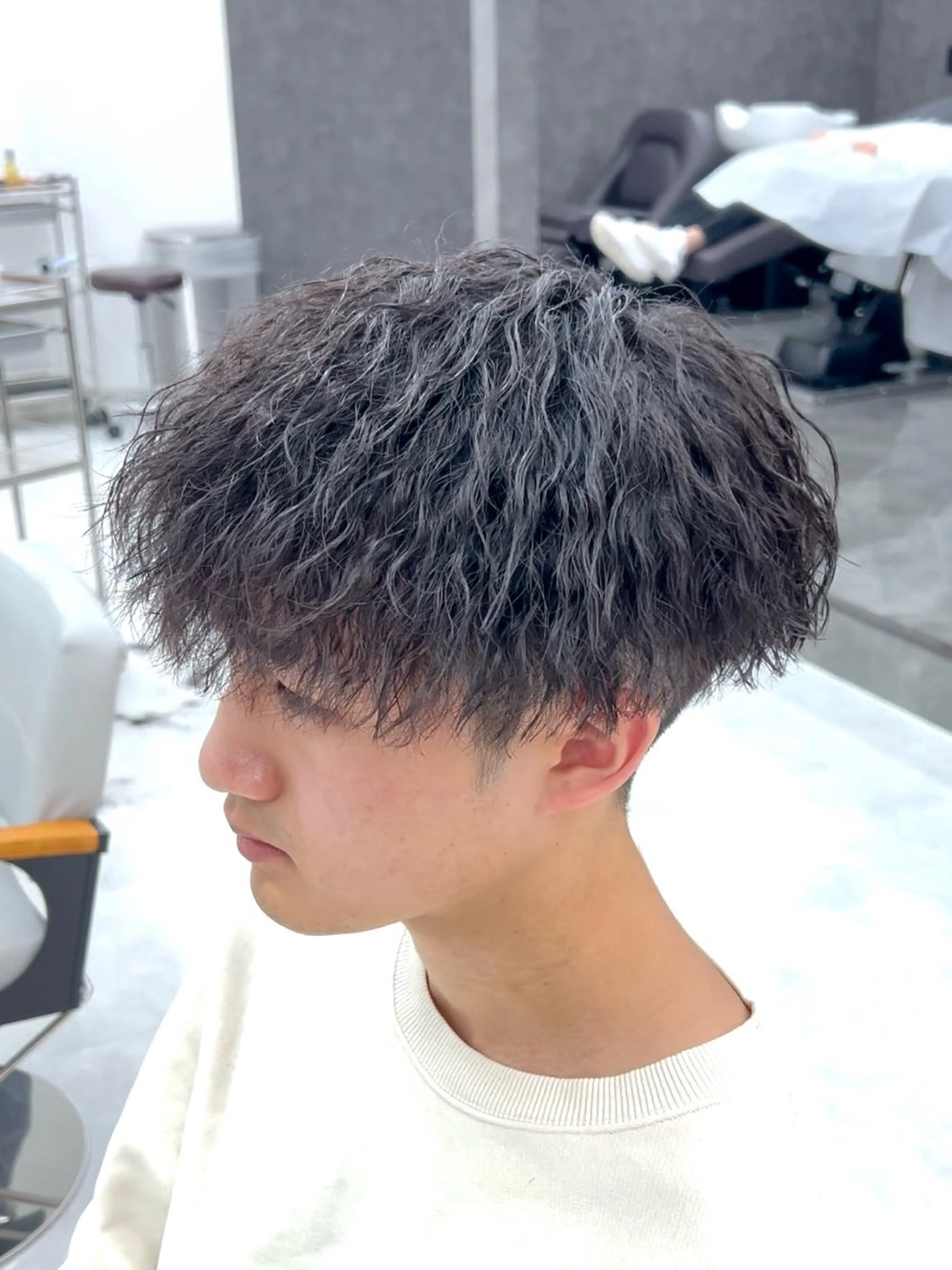 ショート パーマ ヘアアレンジ メンズ センターパート メンズパーマ メンズツイストパーマ ツイストスパイラルパーマ 刈り上げ カット パーマ フウト/メンズカット /メンズパーマのヘアスタイル