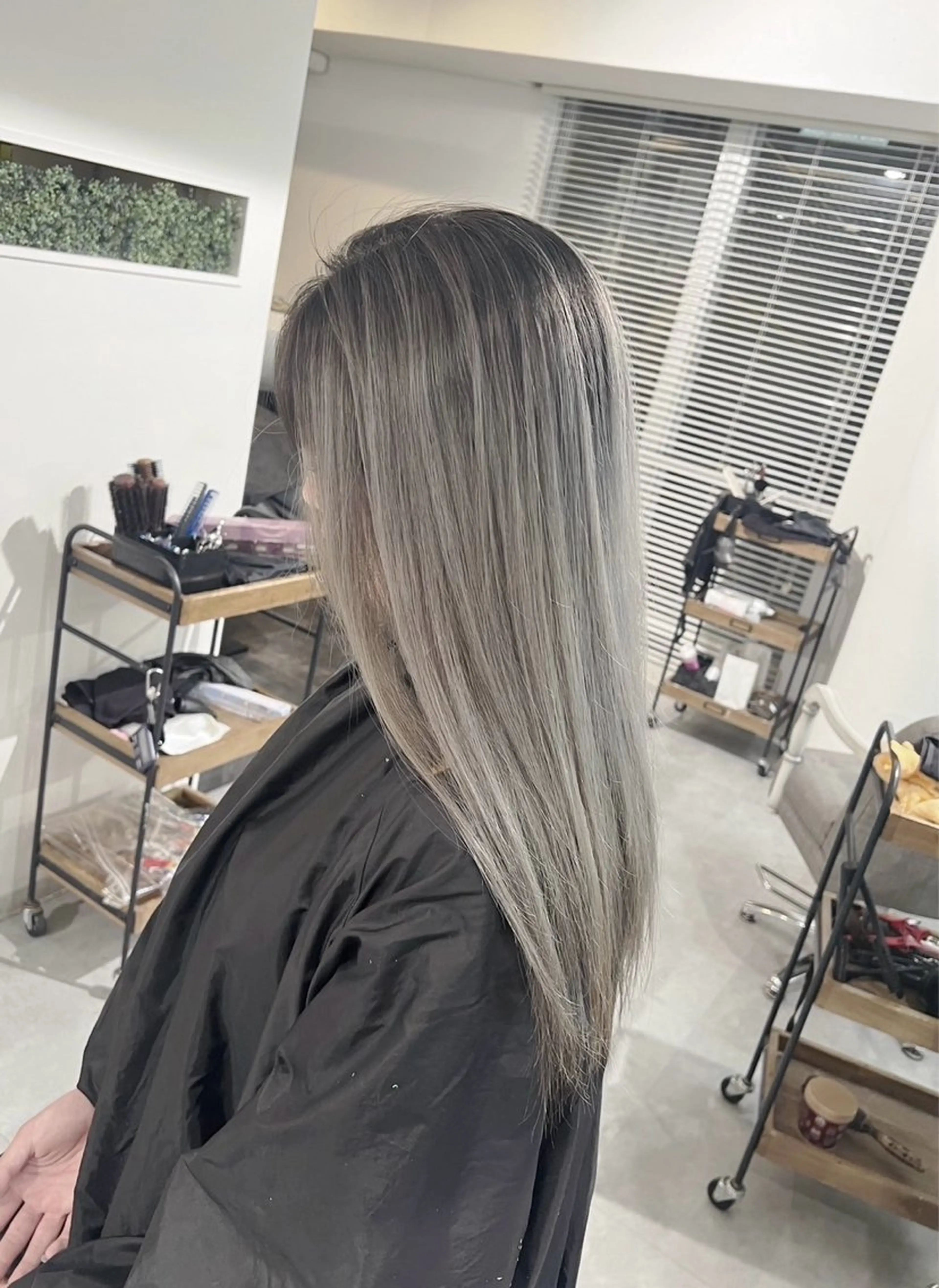 ロング カラー バレイヤージュ グレージュ レイヤーカット ヘアカラー トリートメント ROBIN所属・指名数No.1 /NAOYAのヘアスタイル