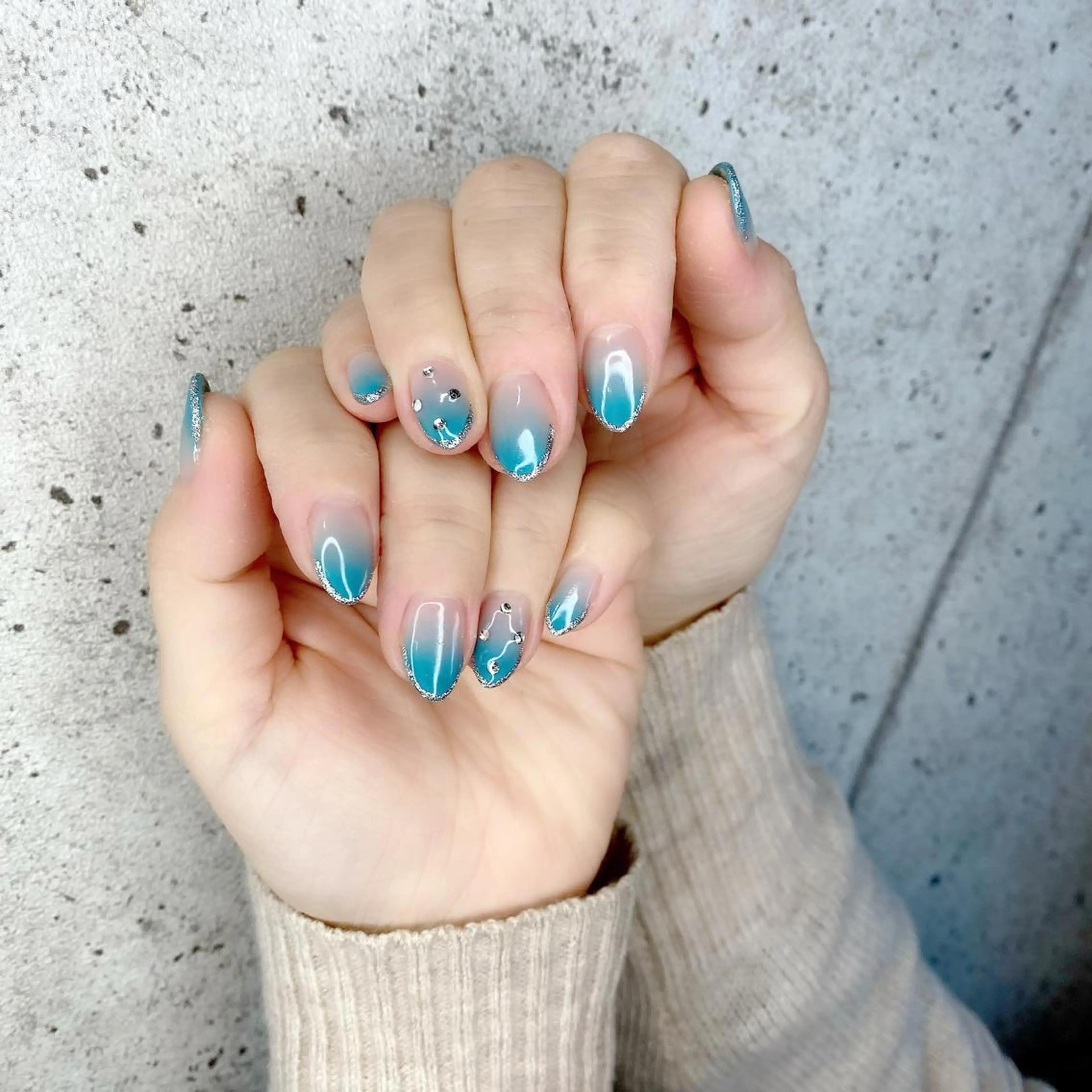 セミロング カラー パーマ ヘアアレンジ メンズ キッズ ネイル マツエク・マツパ アイブロウ ブルーカラー グラデーションカラー ブルー フレンチネイル グラデーション ハンドネイル Salon Ｋのネイルデザイン