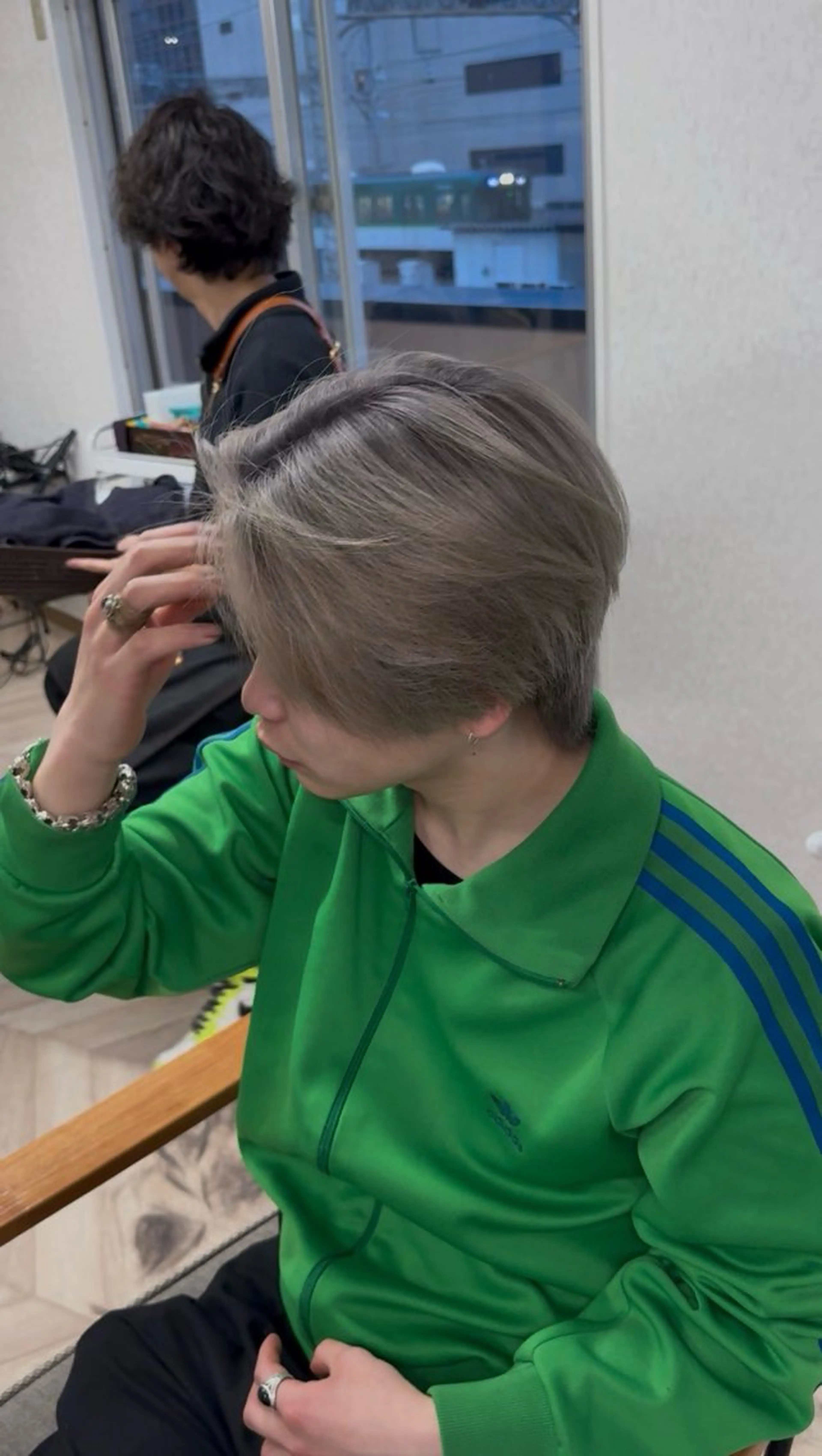 カラー メンズ メンズバレイヤージュ バレイヤージュ 透明感カラー hairmake huit所属・黒肥地 颯のヘアスタイル