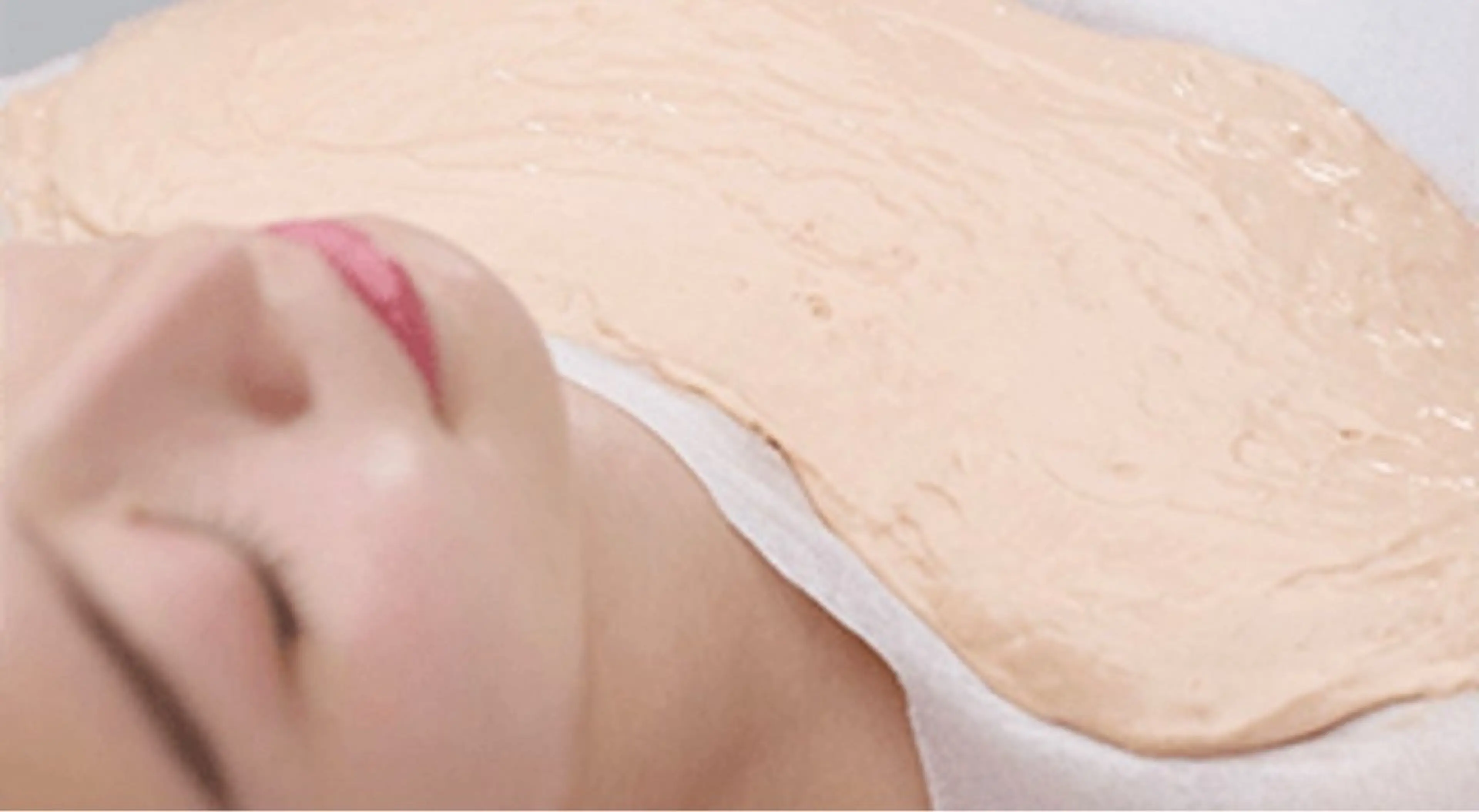 肌分析（60分）＋デコルテケア＋デコルテ専用温感パック（30分）の写真