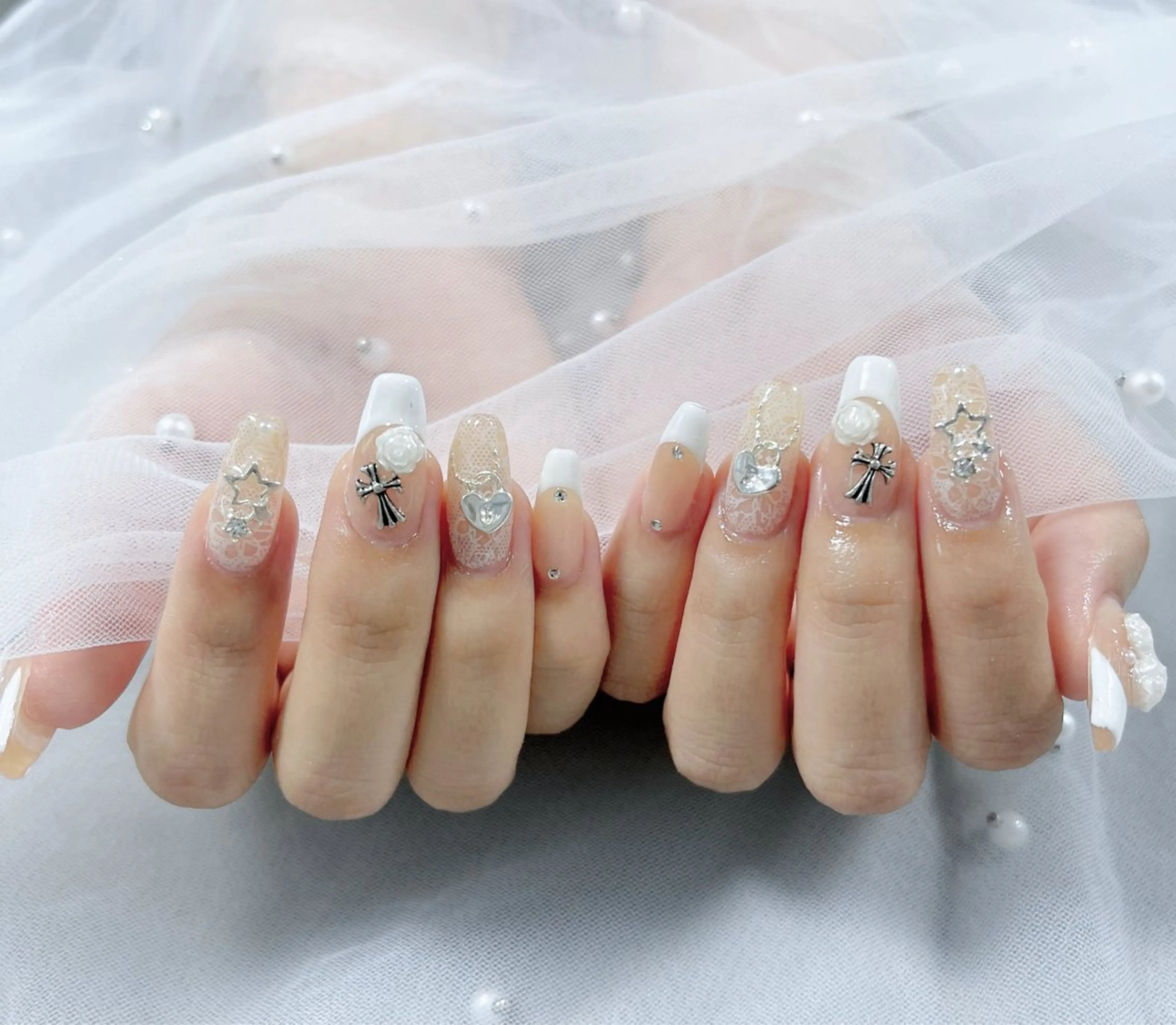 ネイル オーロラネイル クリアネイル フラッシュネイル ジェルネイル グラデーション ハンドネイル Amee Nailsalonのネイルデザイン