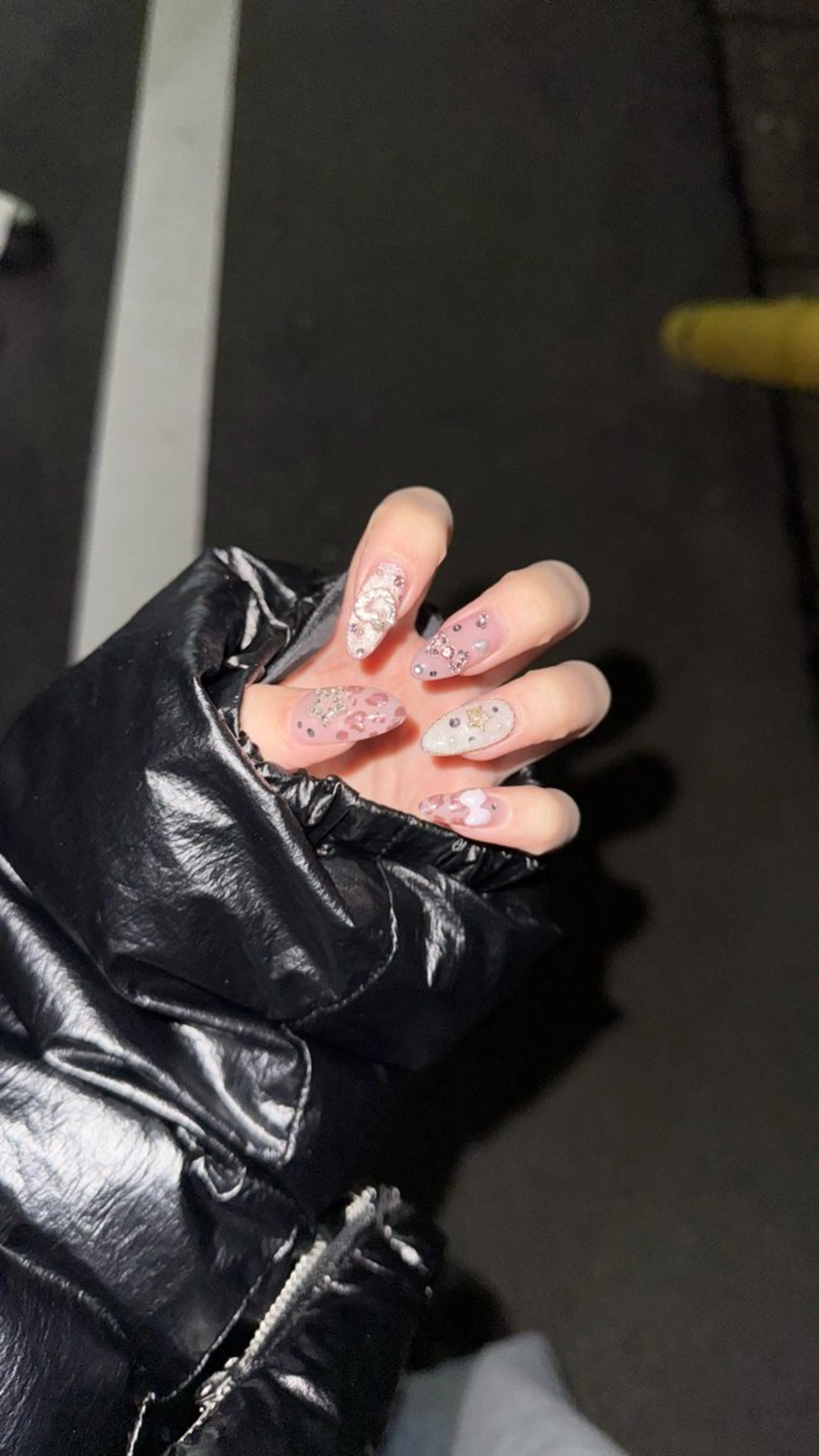 ネイル キラキラネイル ピンク 女性限定 / AYANO 💗🪽のヘアスタイル