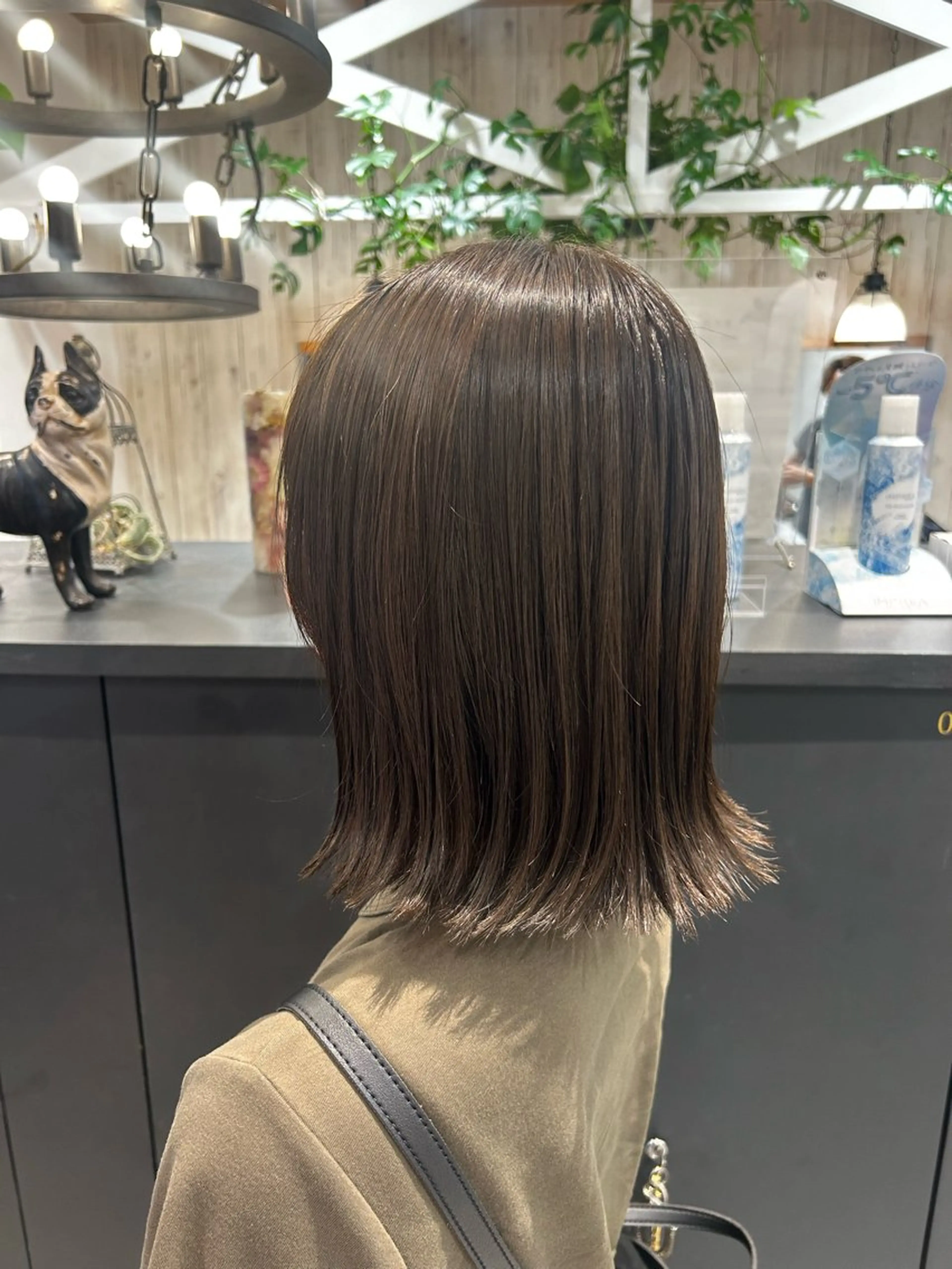 ミディアム 切りっぱなしボブ ボブ 外ハネヘア カット ヘアカラー 縮毛矯正 大槻 ハルカのヘアスタイル