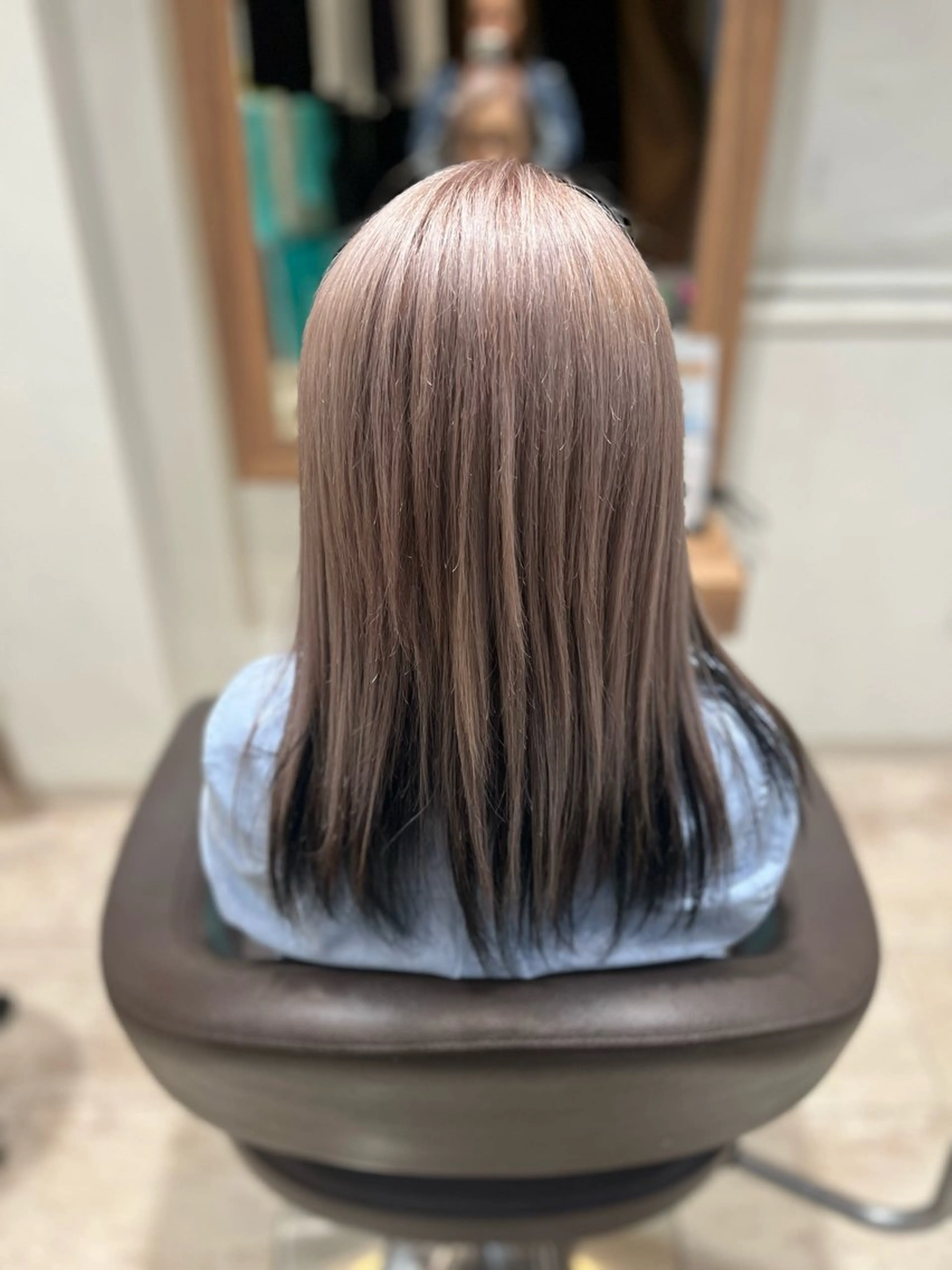 ミディアム レイヤーカット カット ヘアカラー トリートメント 髪質改善SALON CLALA by Manis of hair所属・尾崎 百花のヘアスタイル
