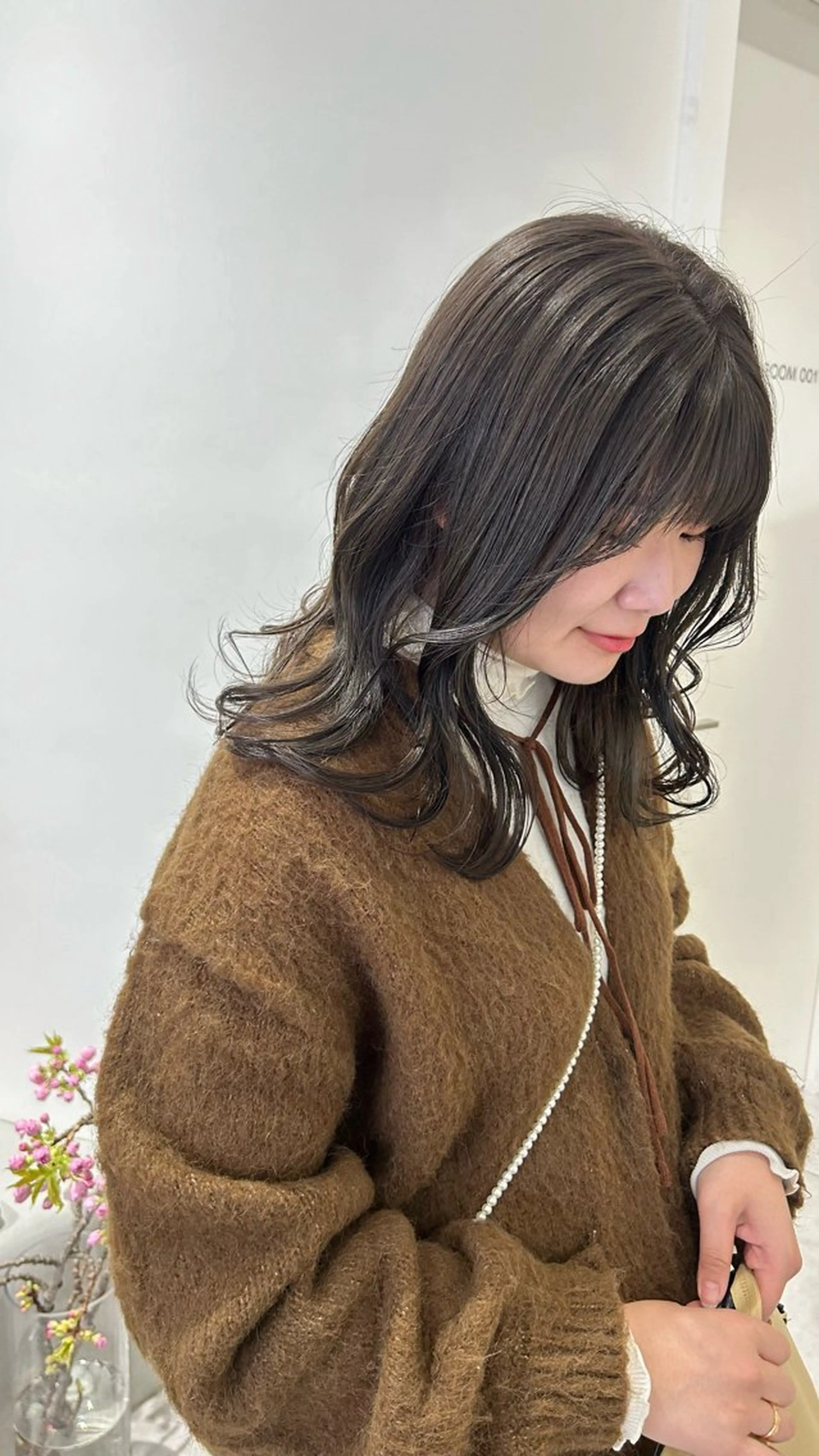 ミディアム カラー ブリーチ 透明感カラー グレージュ ブリーチなしカラー カット ヘアカラー オリーブベージュ/ ブリーチなし透明感のヘアスタイル