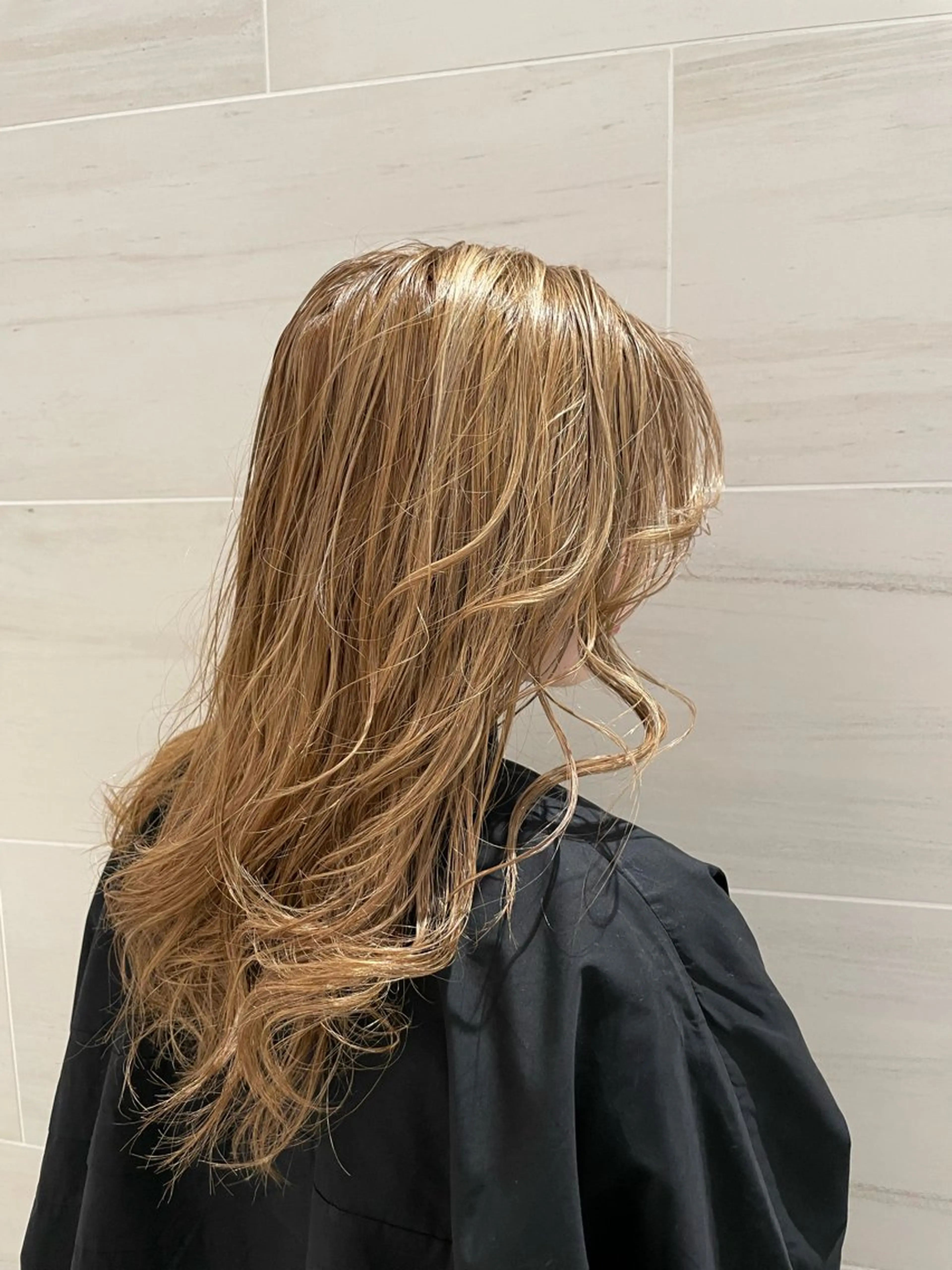 ロング カラー ベージュカラー ブリーチ 透明感カラー ハイライトカラー ハイライト 山中 束真のヘアスタイル