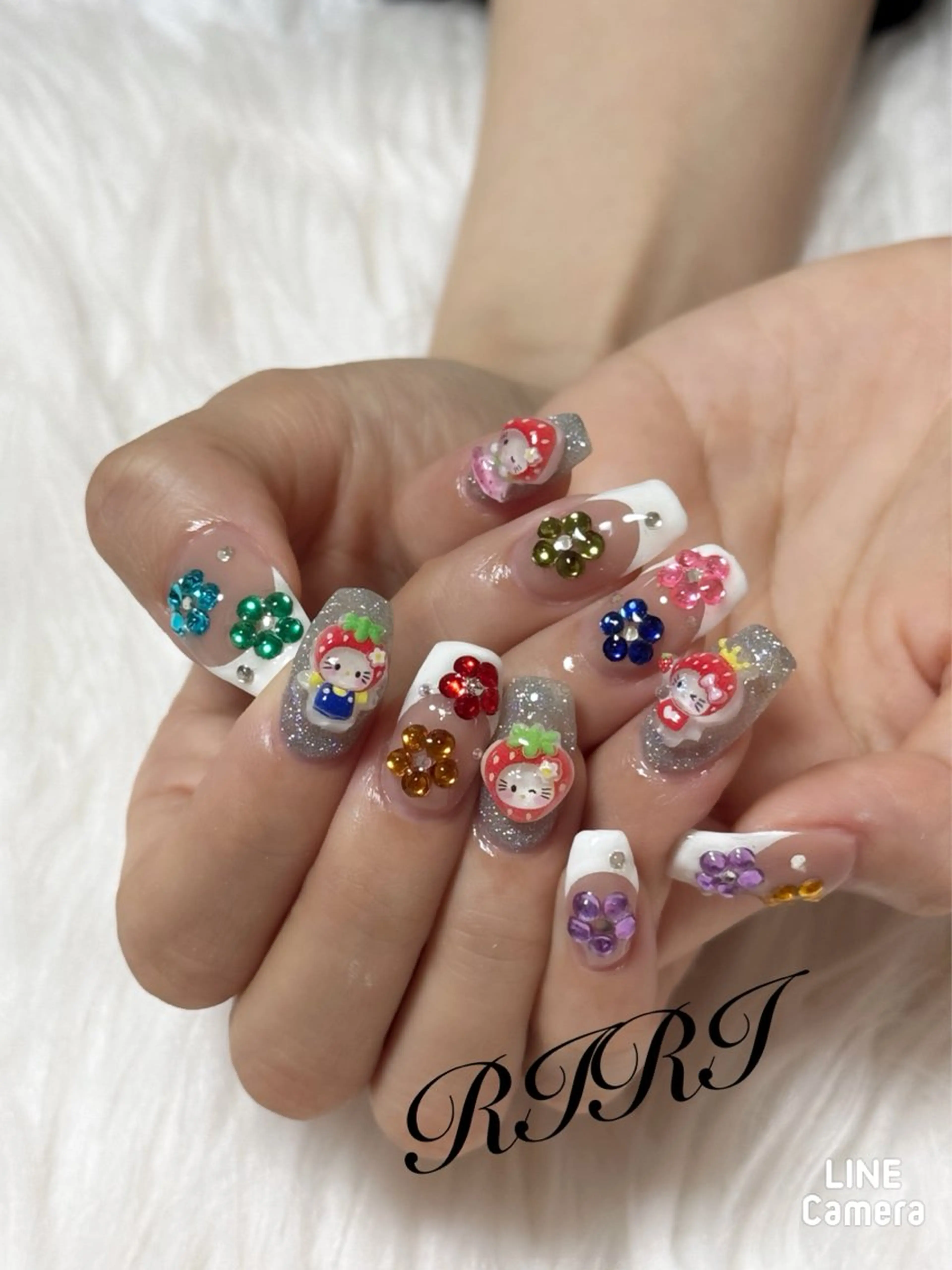 ネイル フラワーネイル フレンチネイル ジェルネイル キラキラネイル ショートネイル ハンドネイル riri オーナーのネイルデザイン