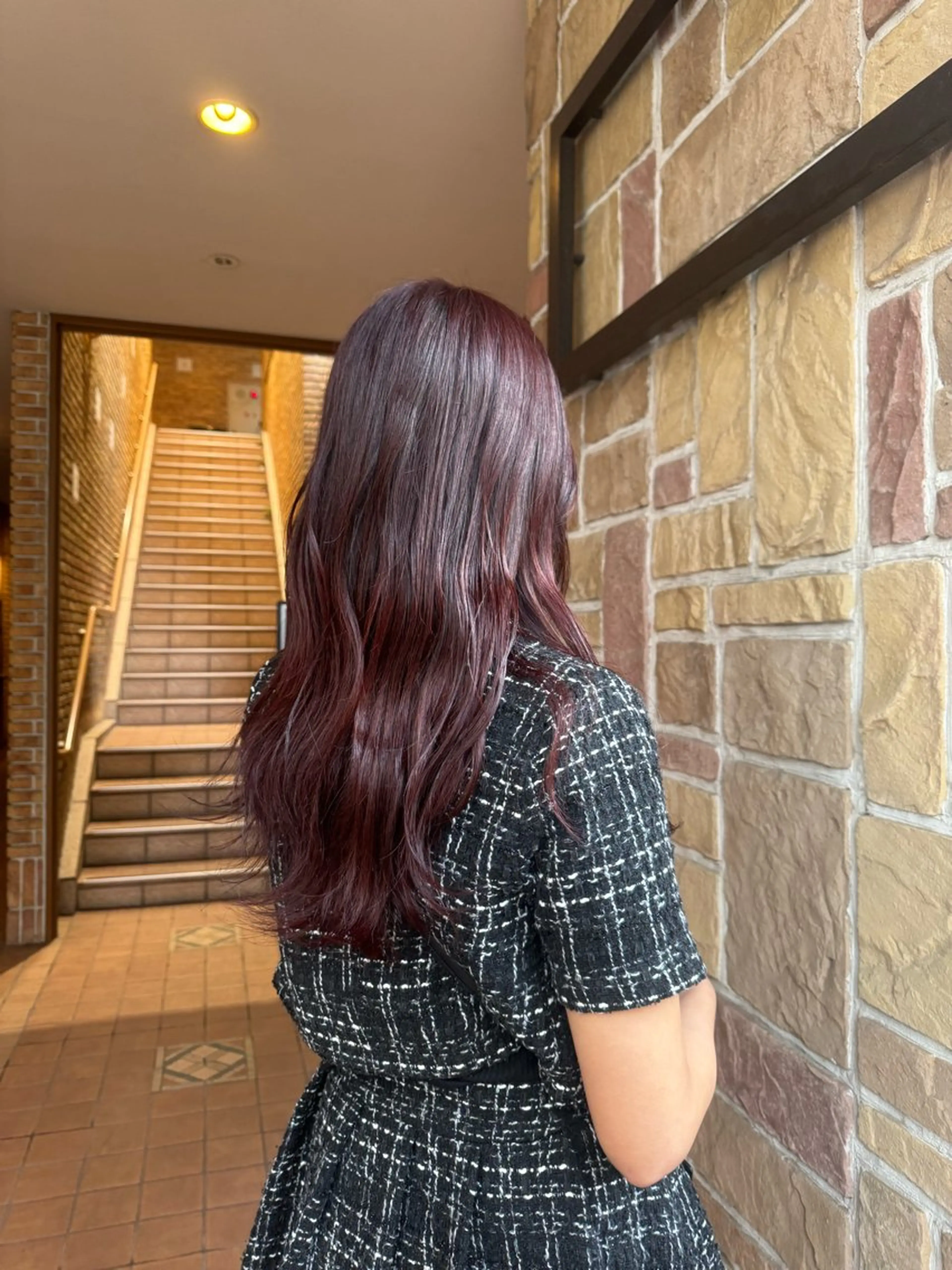 ロング カラー 西出 茉燦のヘアスタイル