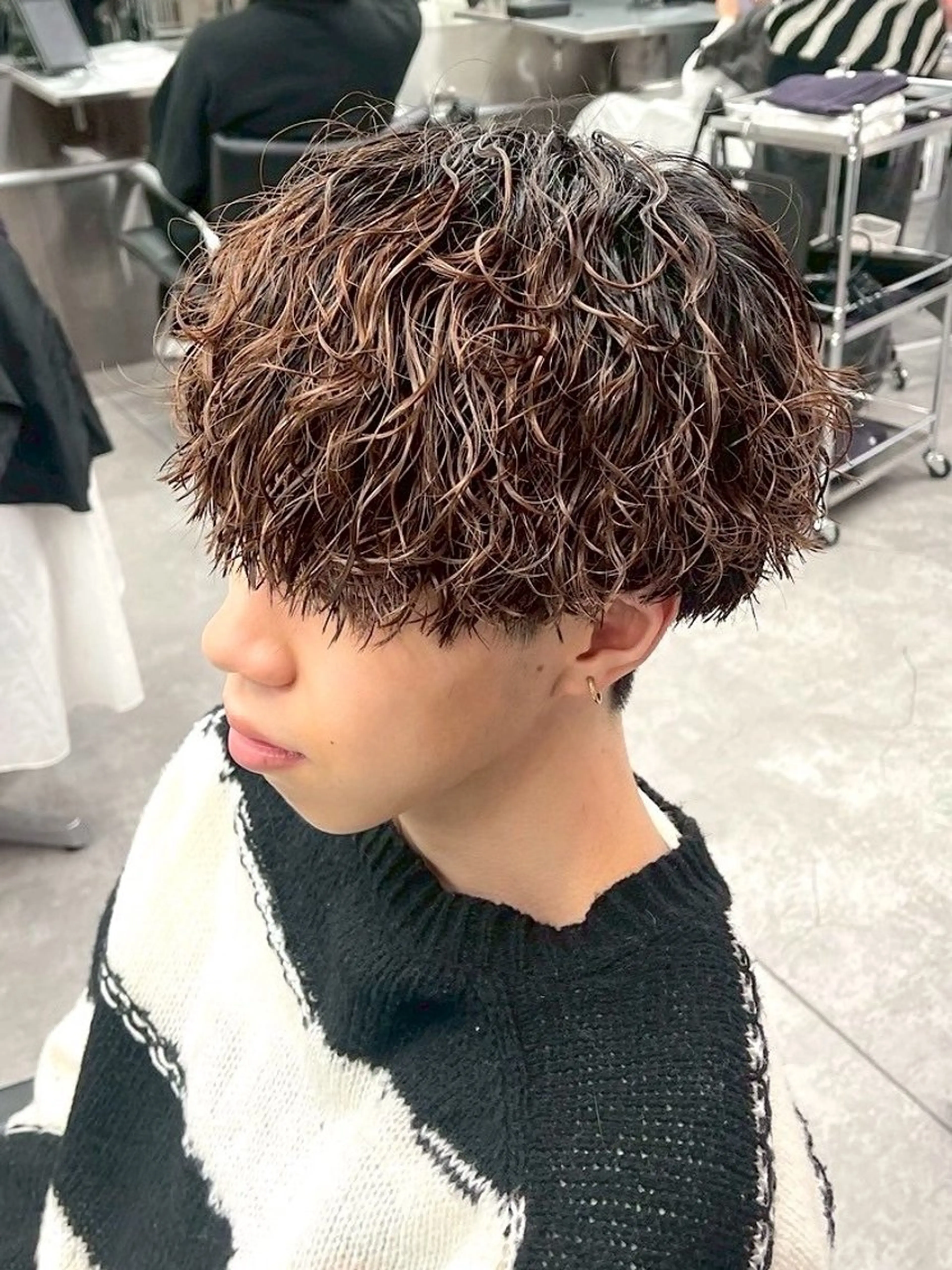 パーマ メンズハイトーン 北斗💍レイヤーのヘアスタイル