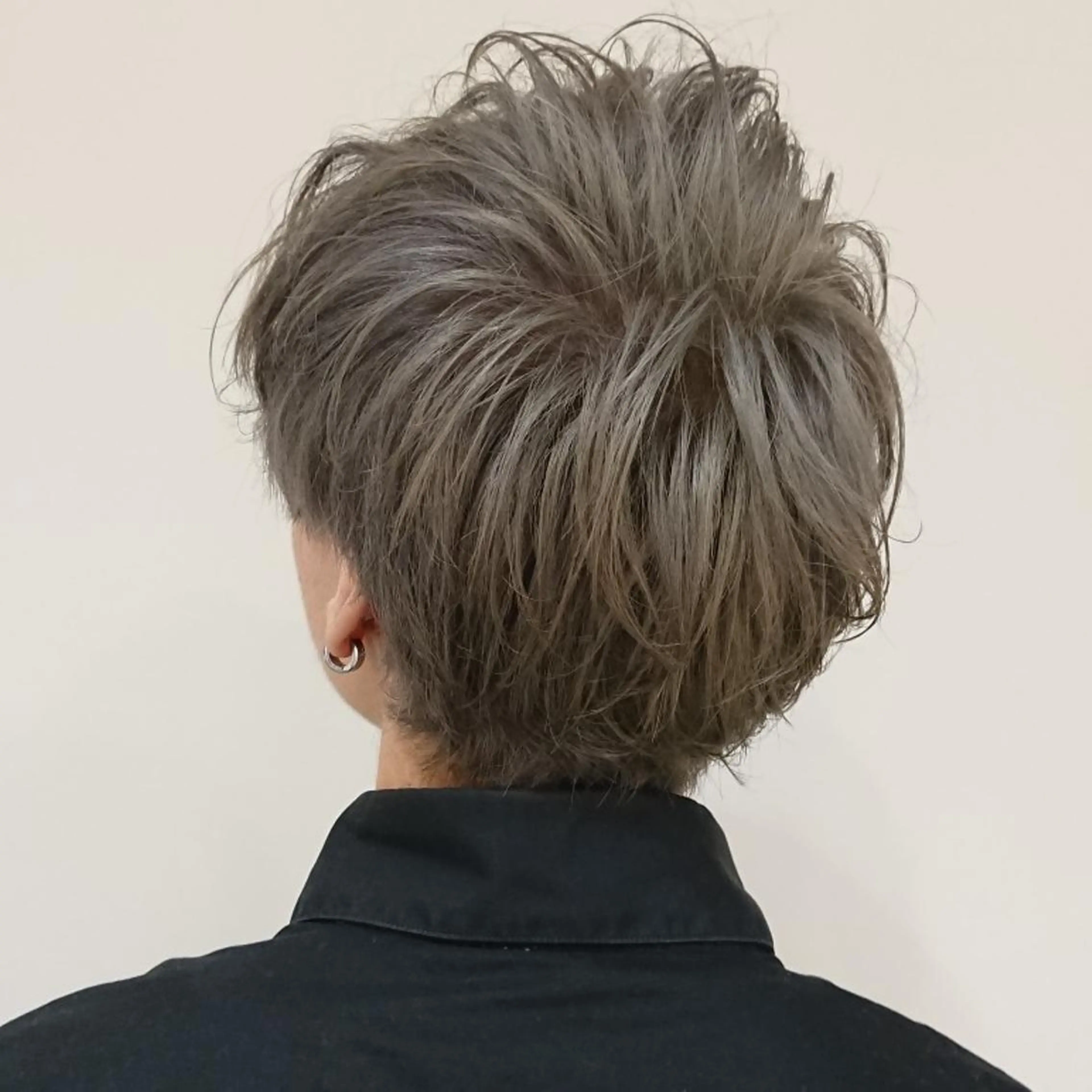 メンズ カット ヘアカラー ブリーチ/ヘアケア/ 艶髪/イギチハルのヘアスタイル