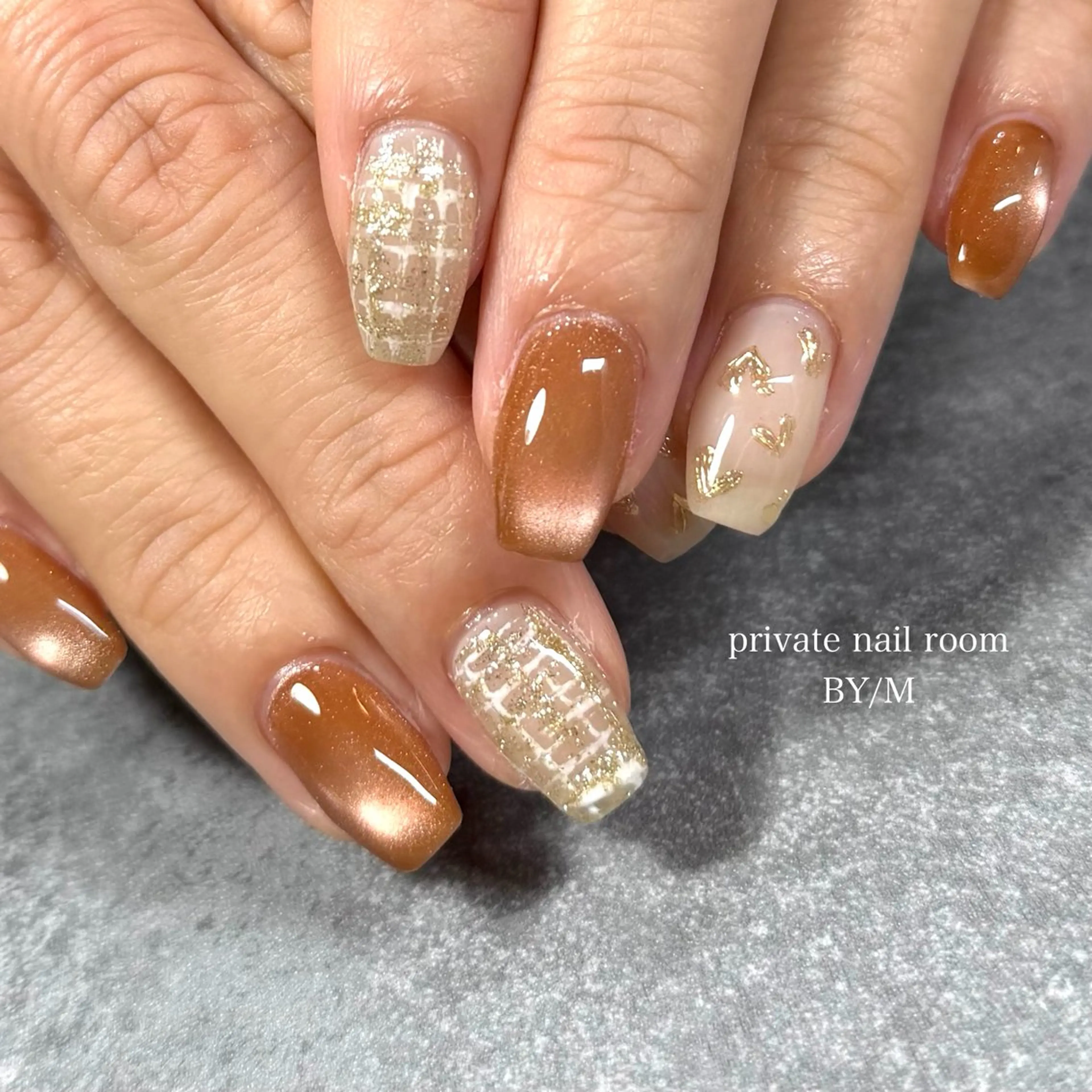 ネイル ブラウン ハート マグネットネイル ミラーネイル 持ち込み ハンドネイル BY / Mのネイルデザイン