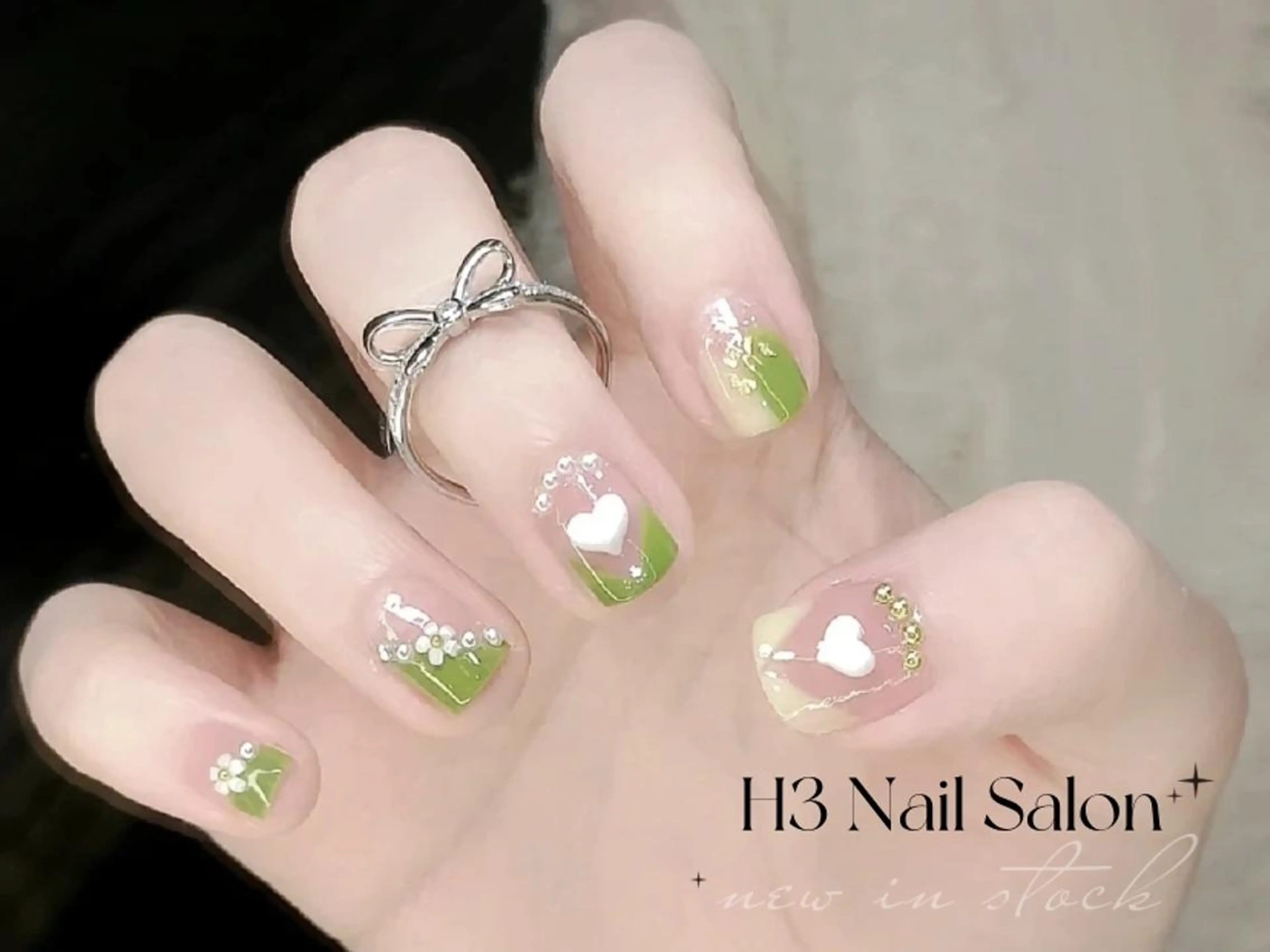 セミロング ハンドネイル H3 ネイル サロンのネイルデザイン
