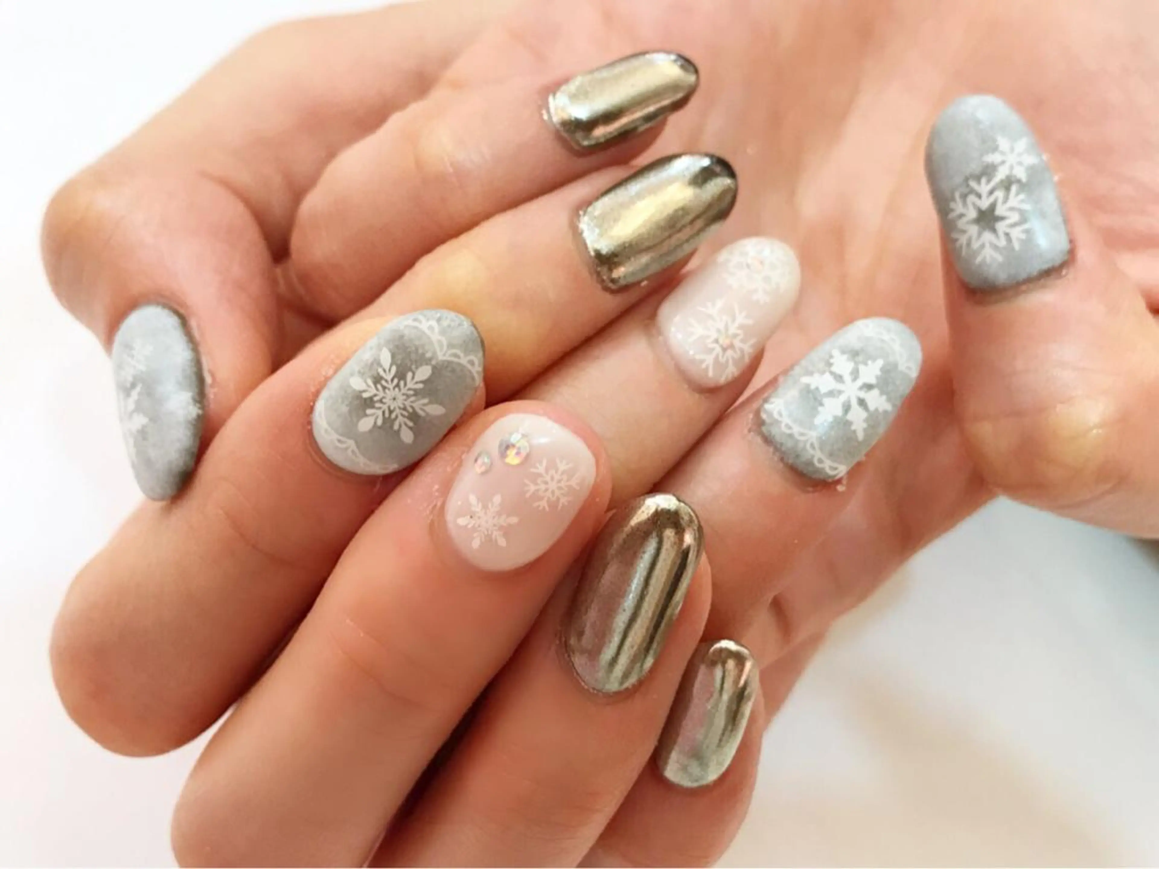 ミディアム ネイル NAILSGOGO shibuyaのネイルデザイン