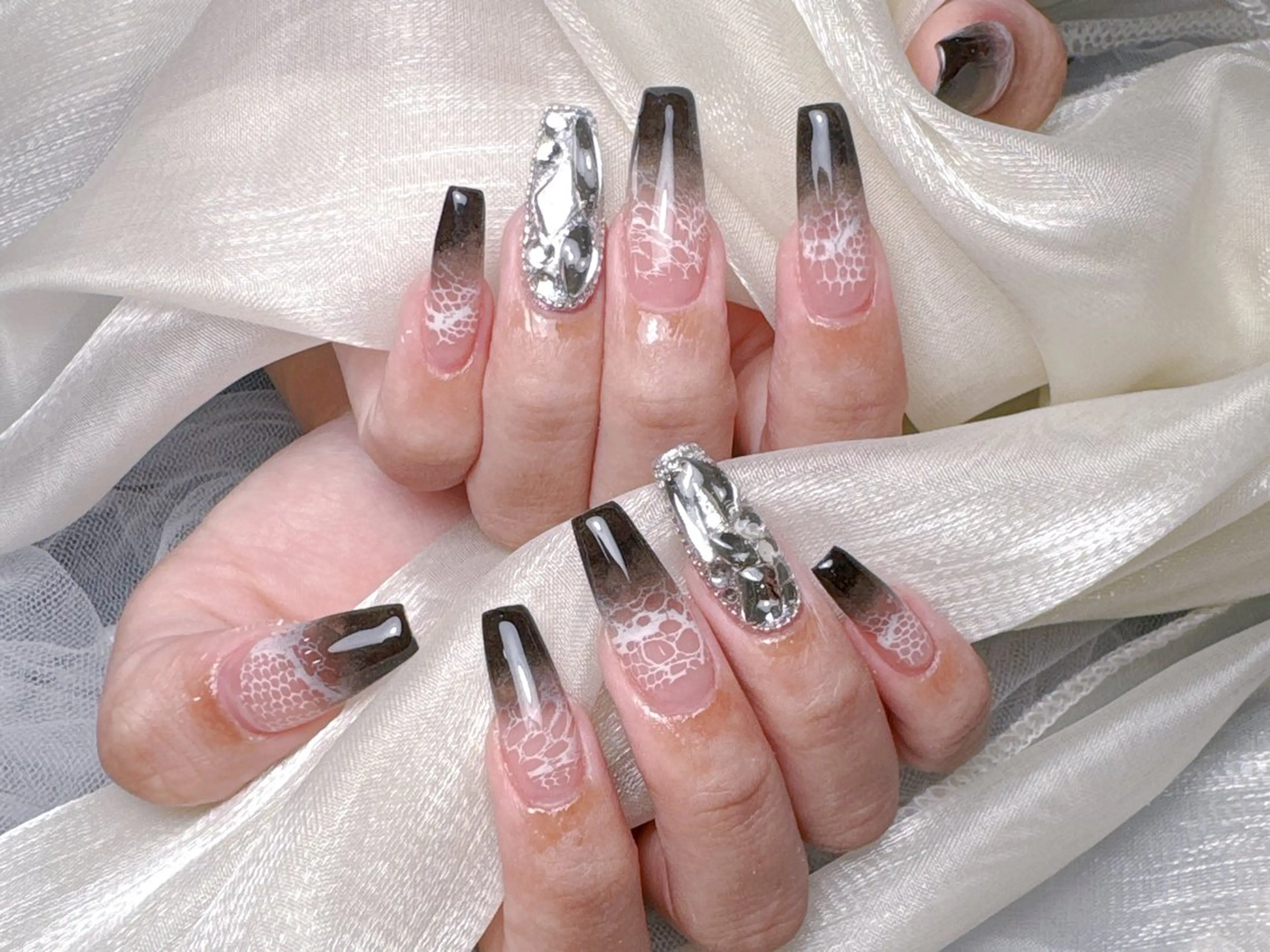 ネイル 長さ出し フレンチネイル ジェルネイル ガラスフレンチ 韓国ネイル HD Studioのネイルデザイン