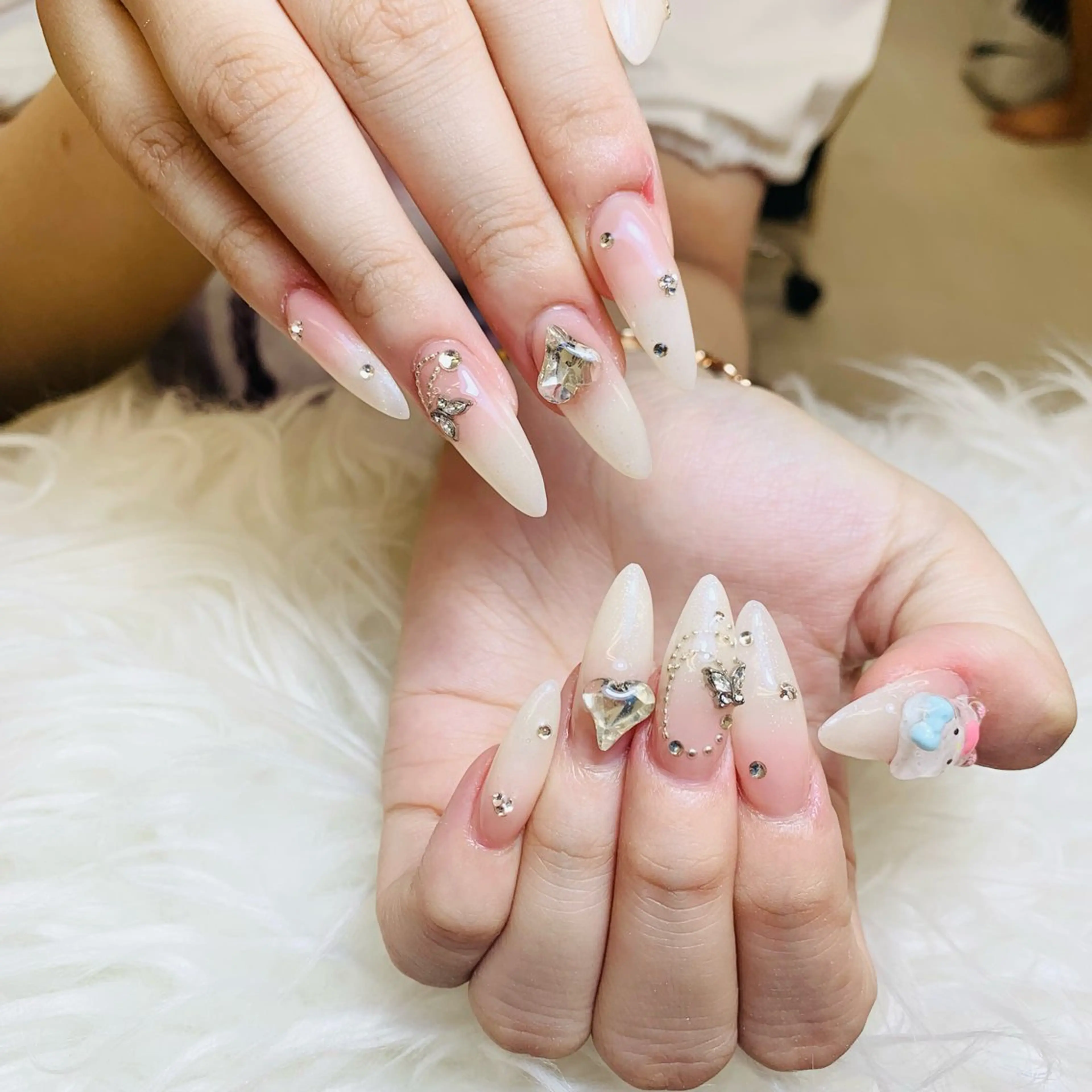 ネイル チークネイル 長さ出し フットネイル マグネットネイル 持ち込み ハンドネイル ANH NAIL ゴテゴテ専門店💎のネイルデザイン