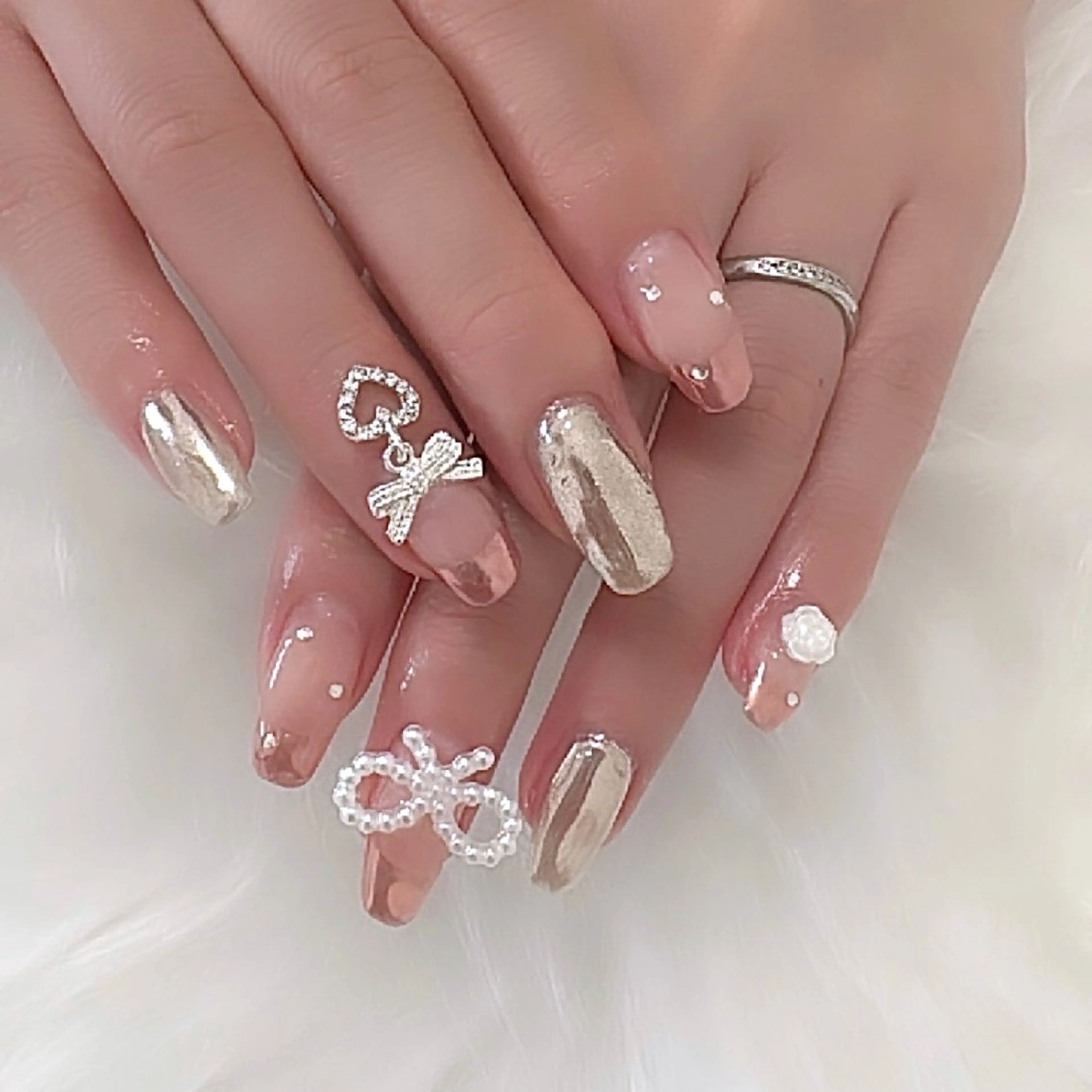 ネイル シュシュ 🎀 girly nailのネイルデザイン