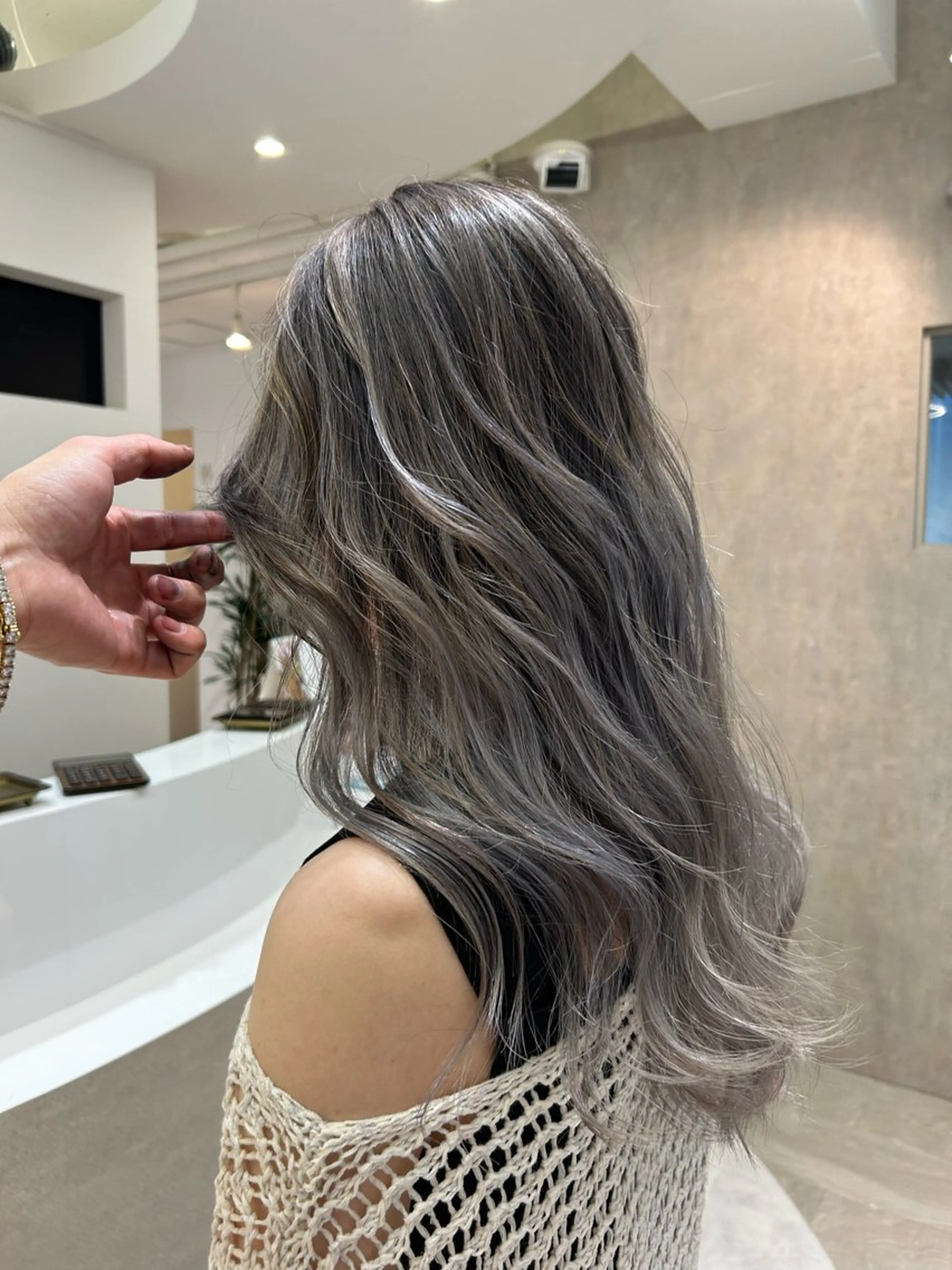 ロング カラー バレイヤージュ シルバー レイヤーカット カット ヘアカラー 竹井俊介/白髪ぼかし /外国人風カラーのヘアスタイル