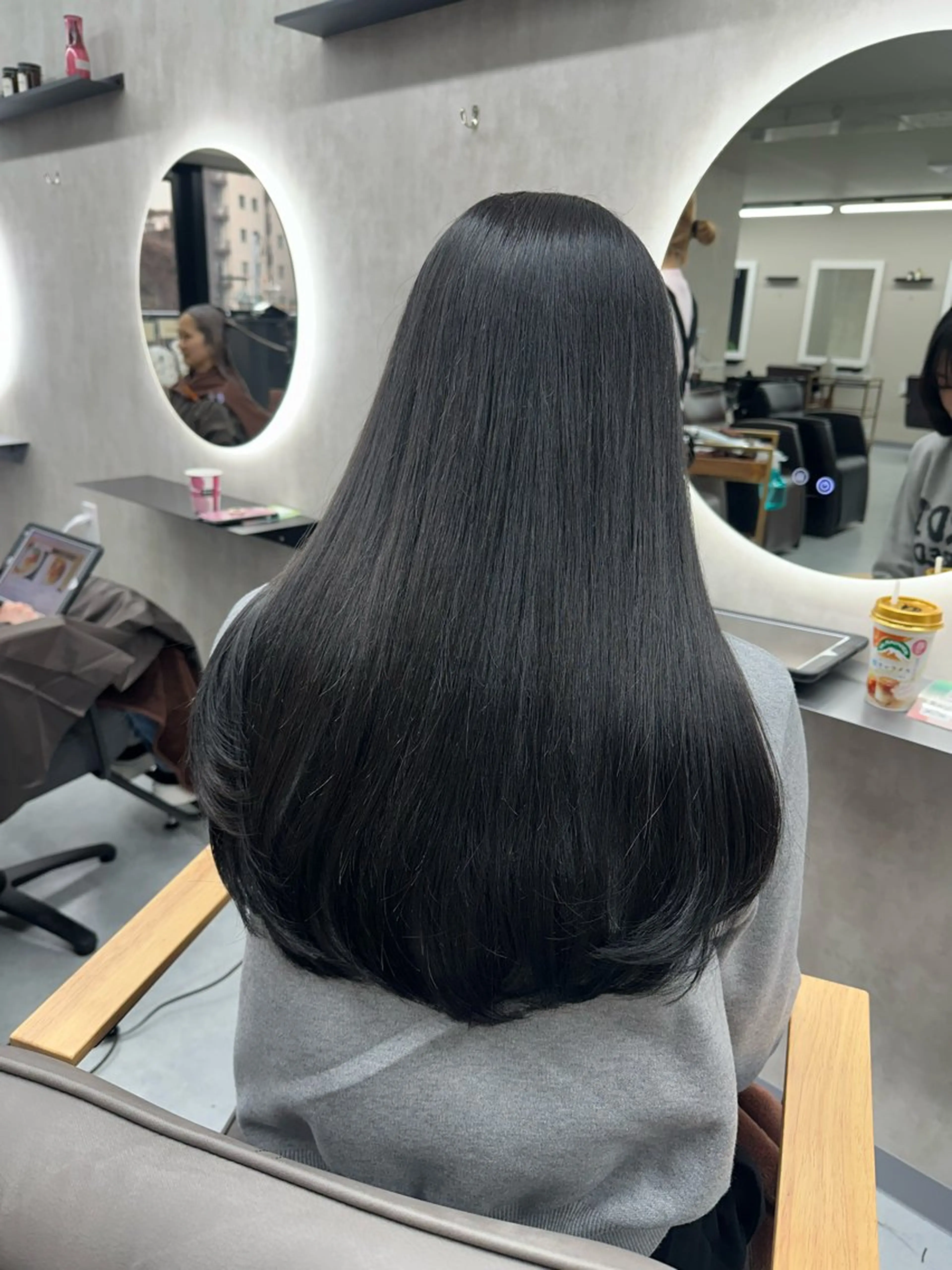 ロング カラー ブルーカラー ブルーグレー 透明感カラー ロング カット ヘアカラー トリートメント 韓国レイヤー・ボブ/ 暖色⭐️優香⭐️のヘアスタイル