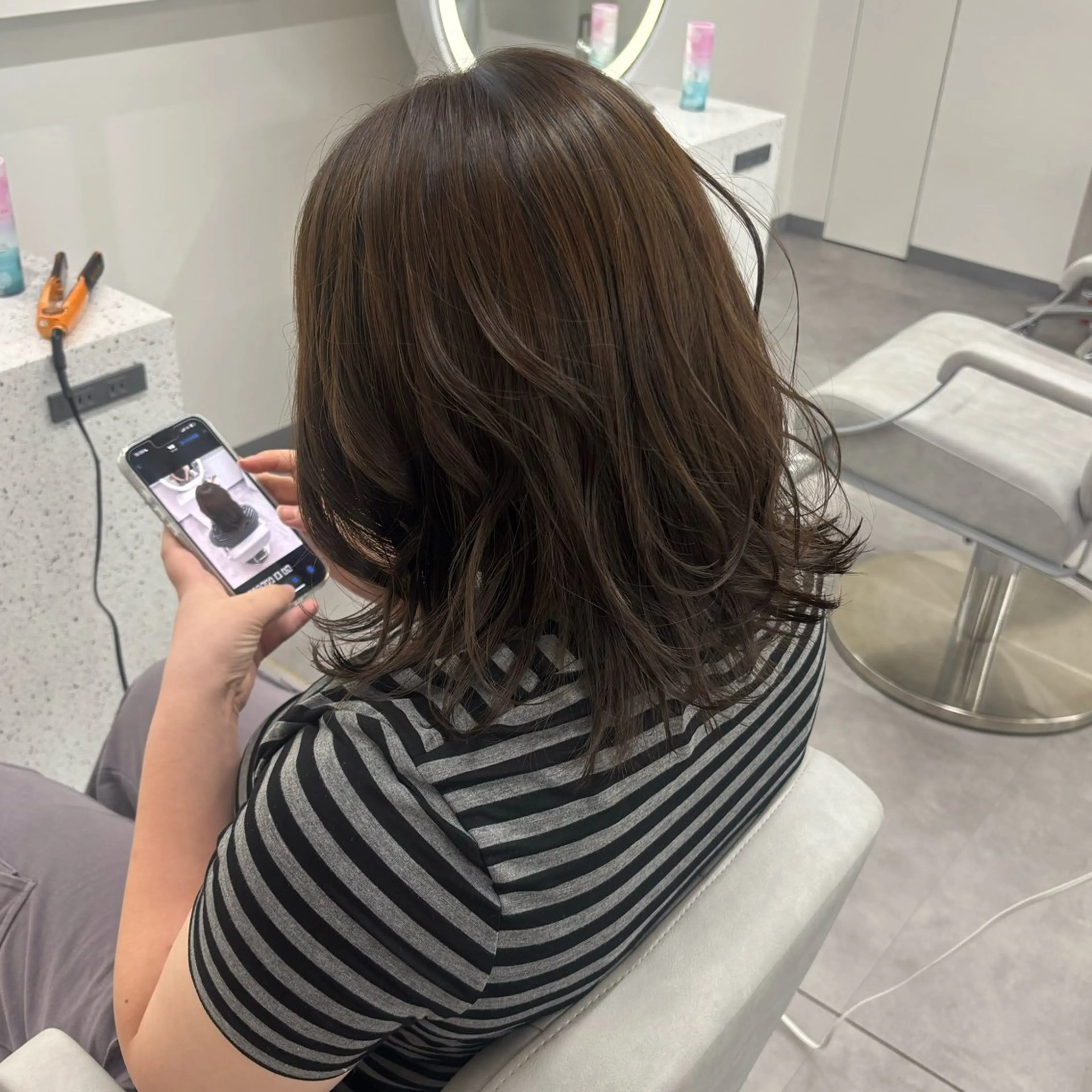 ミディアム カラー グレージュ オリーブグレージュ オリーブグレー ヘアカラー 福本 葵のヘアスタイル