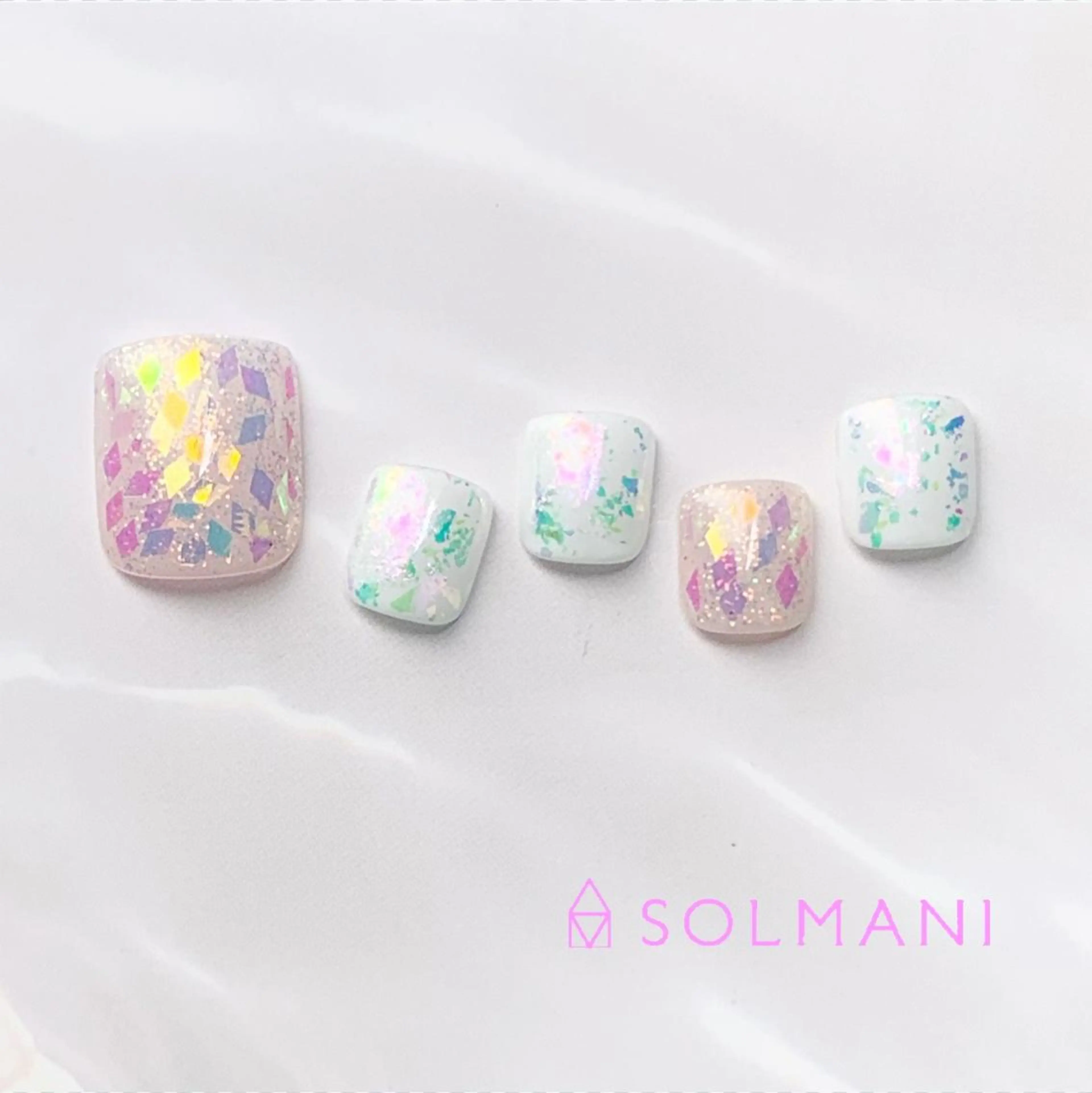 ネイル オーロラネイル フットネイル SOLMANI 予約担当のネイルデザイン
