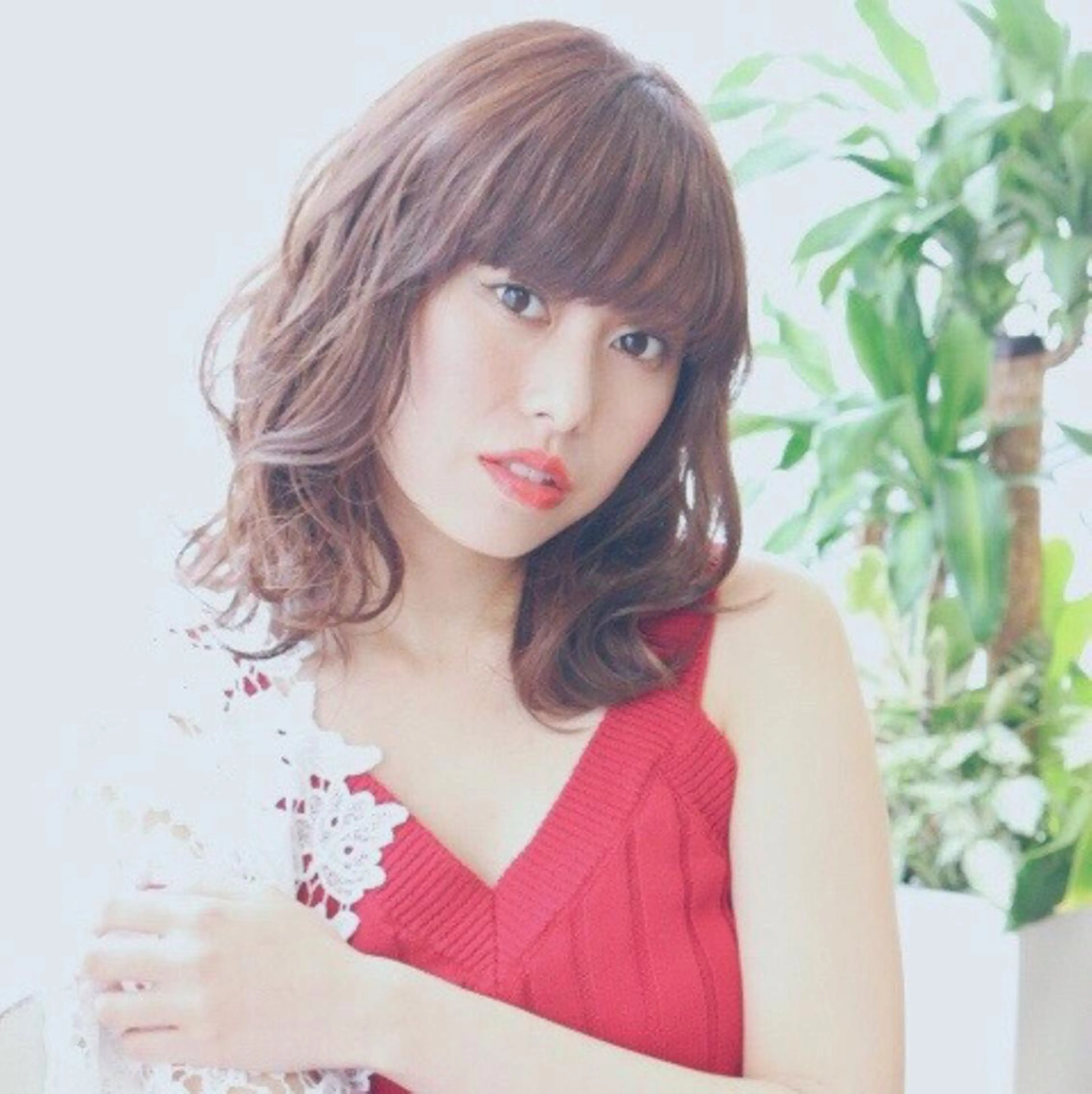 セミロング カラー パーマ ヘアアレンジ セミロングパーマ ベージュカラー 透明感カラー イルミナカラー ボブ 推し活専用 【派手髪】飯野ゆかりのヘアスタイル