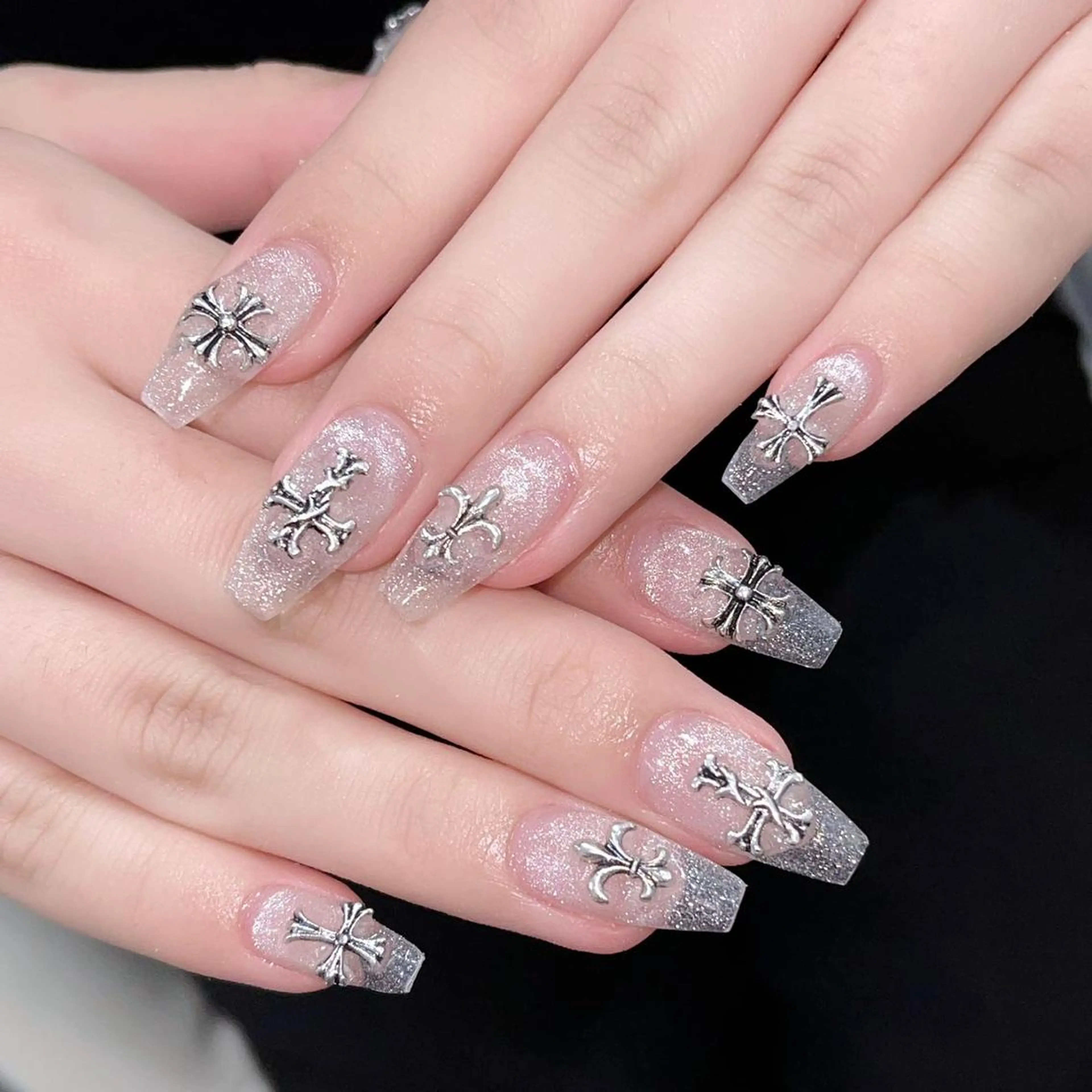 ネイル ハンドネイル Queens テイのネイルデザイン