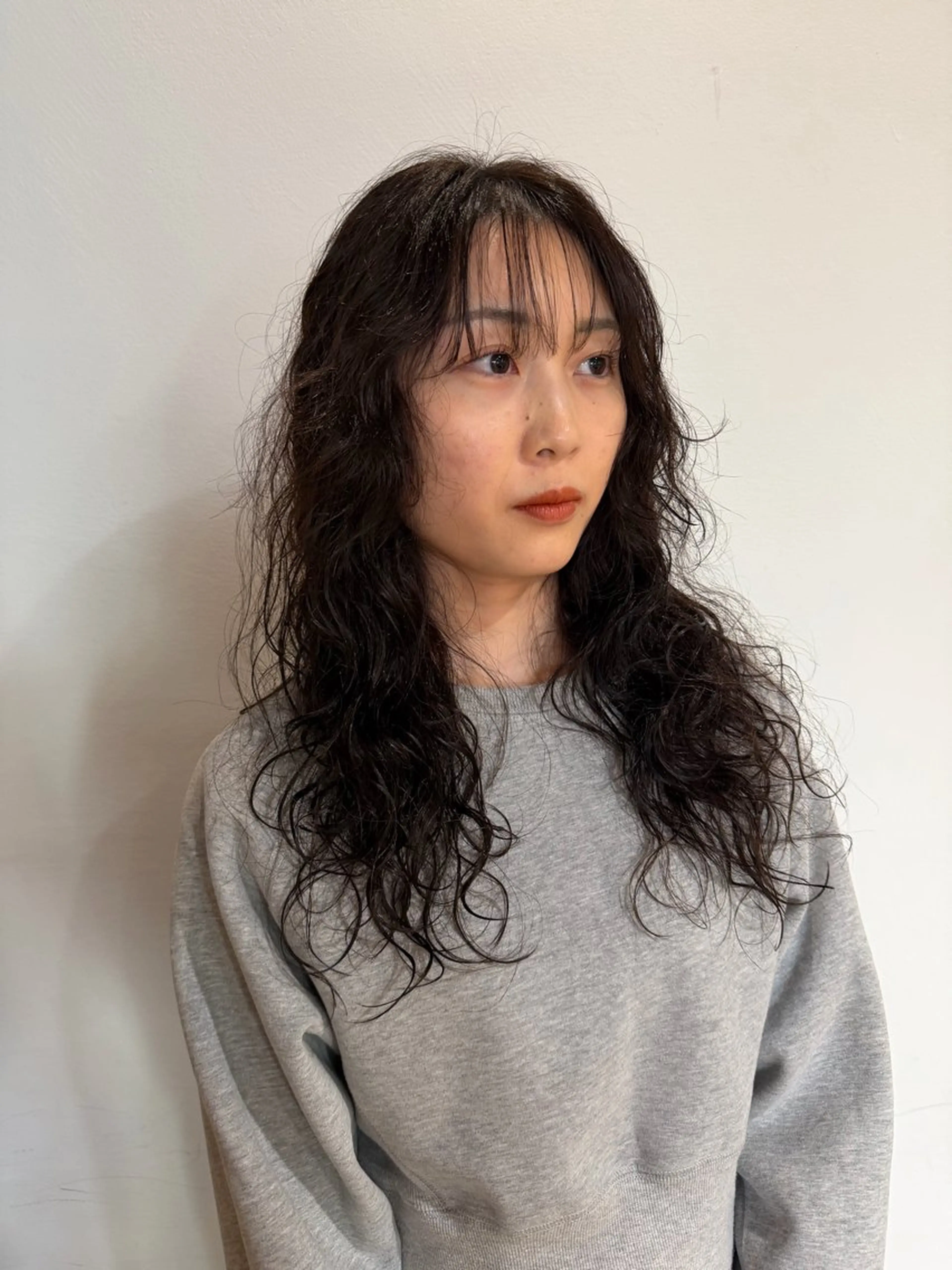 ロング パーマ パーマ 塩澤 榛奈のヘアスタイル