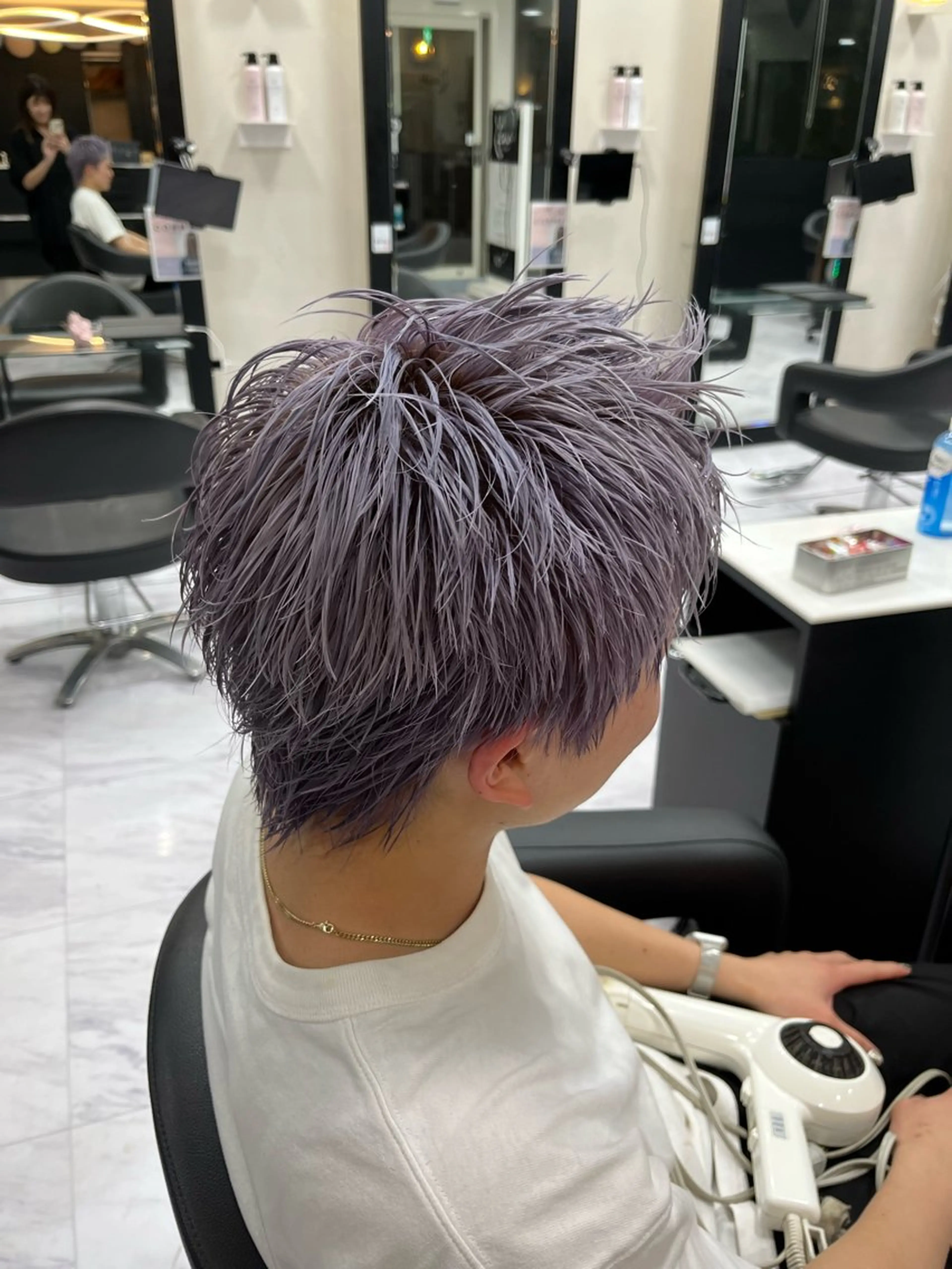 カラー メンズ メンズブリーチ ブリーチ ラベンダーカラー 近江 莉佳の眉毛・アイブロウイメージ