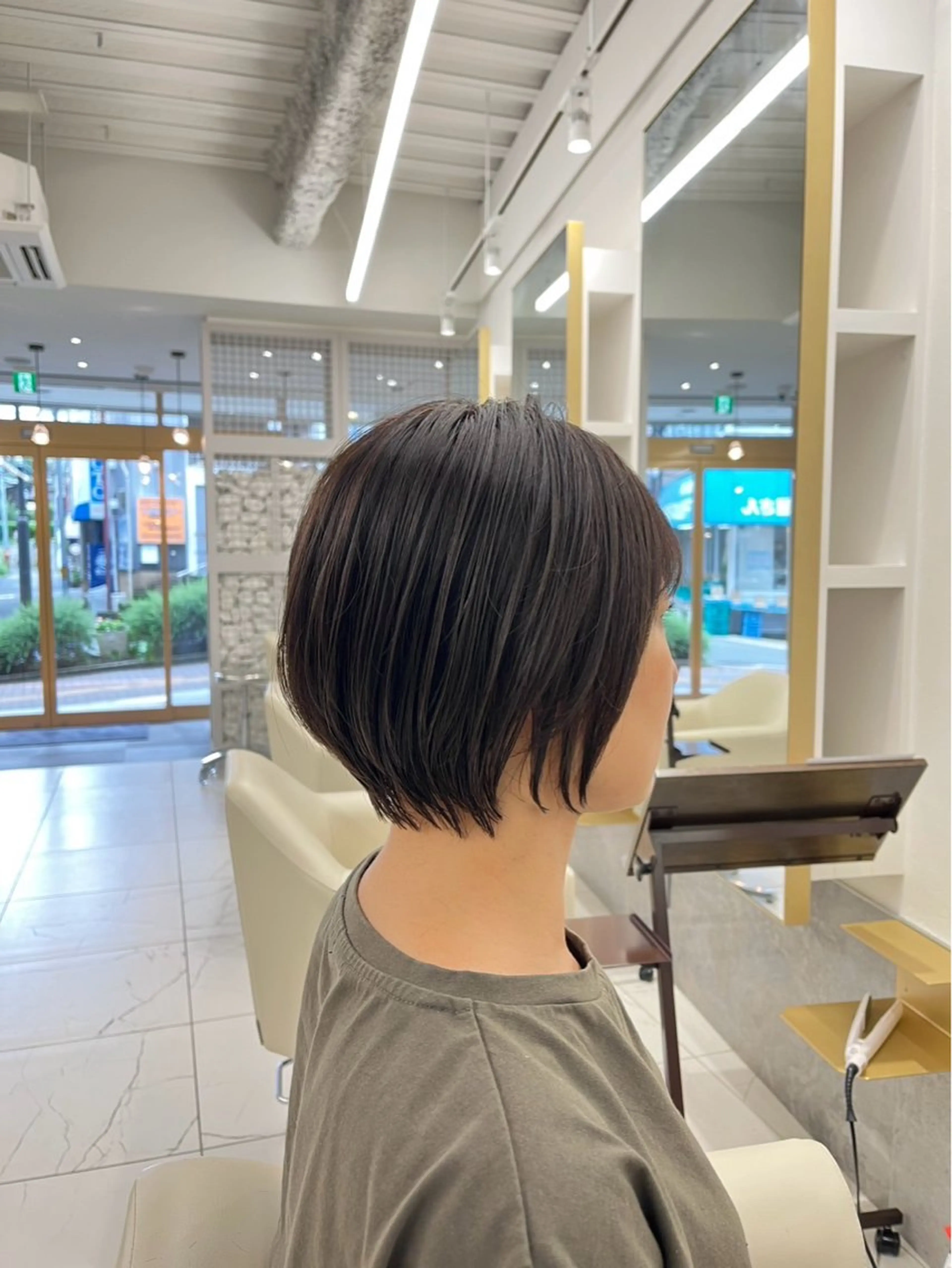 ショート 里見 愛梨のヘアスタイル