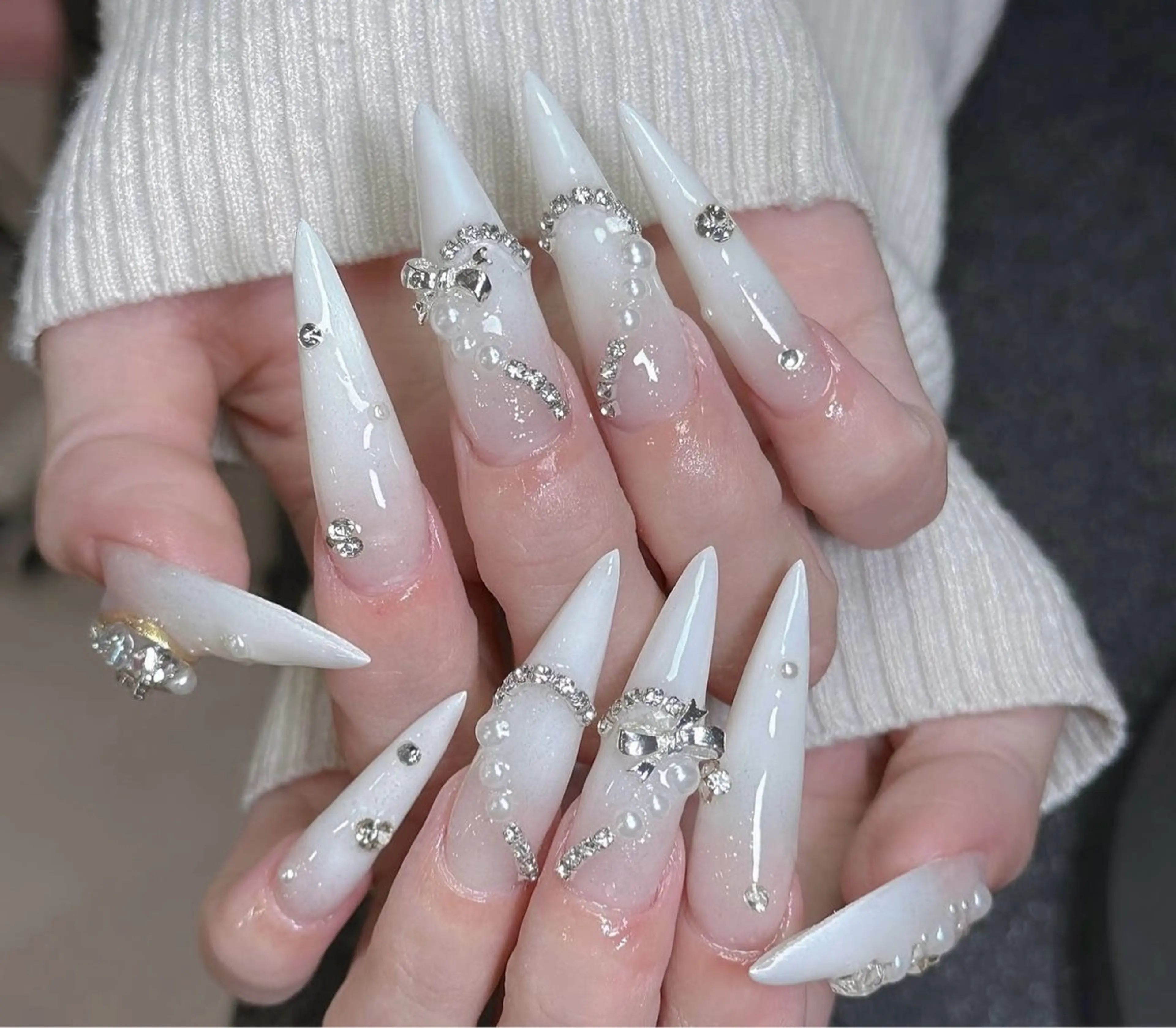ネイル グラデーション キラキラネイル ワンカラーネイル 冬ネイル Jenn Nail Salonのネイルデザイン
