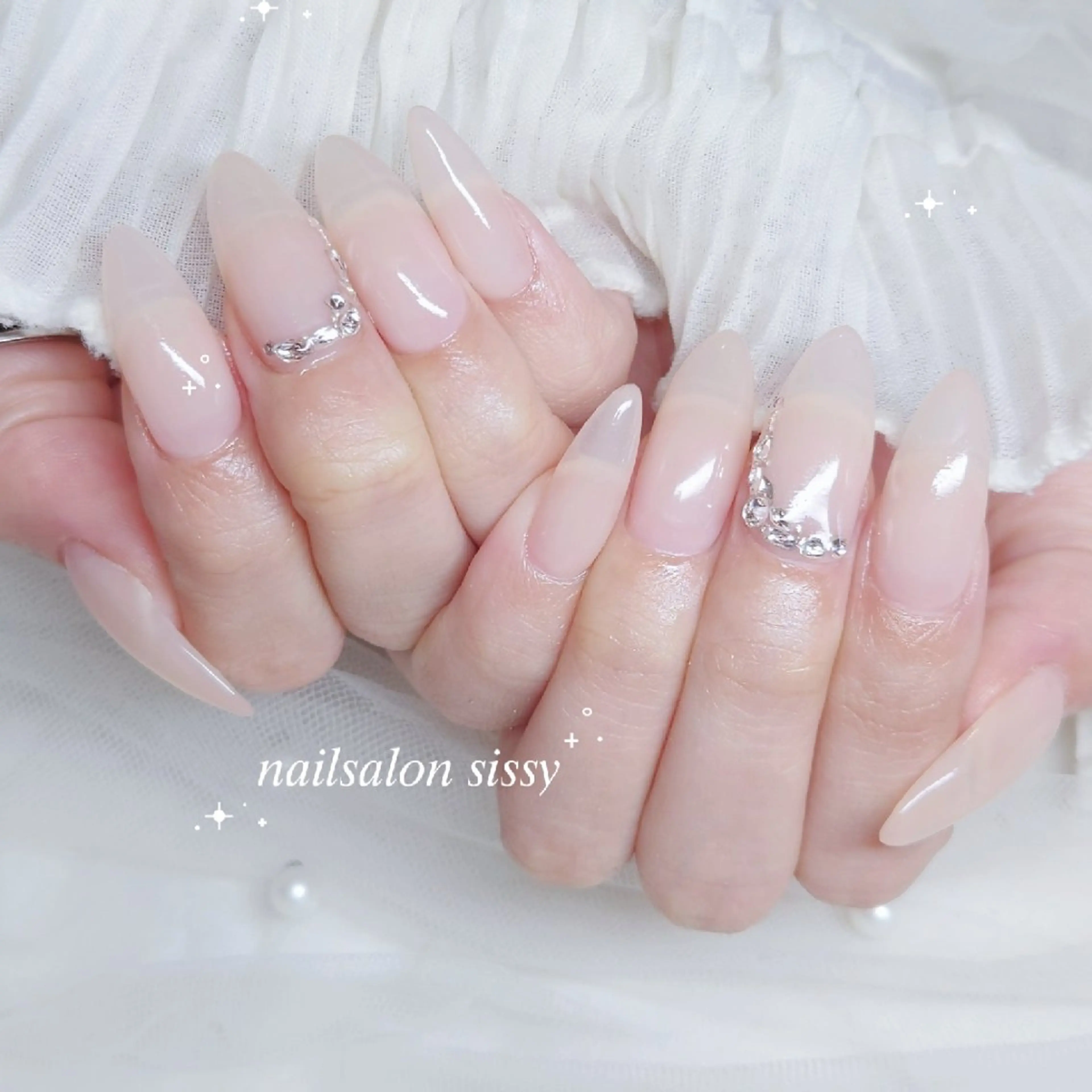 ネイル キラキラネイル オフィスネイル シンプルネイル ハンドネイル nailsalon sissy所属・sissy hatsuneのネイルデザイン