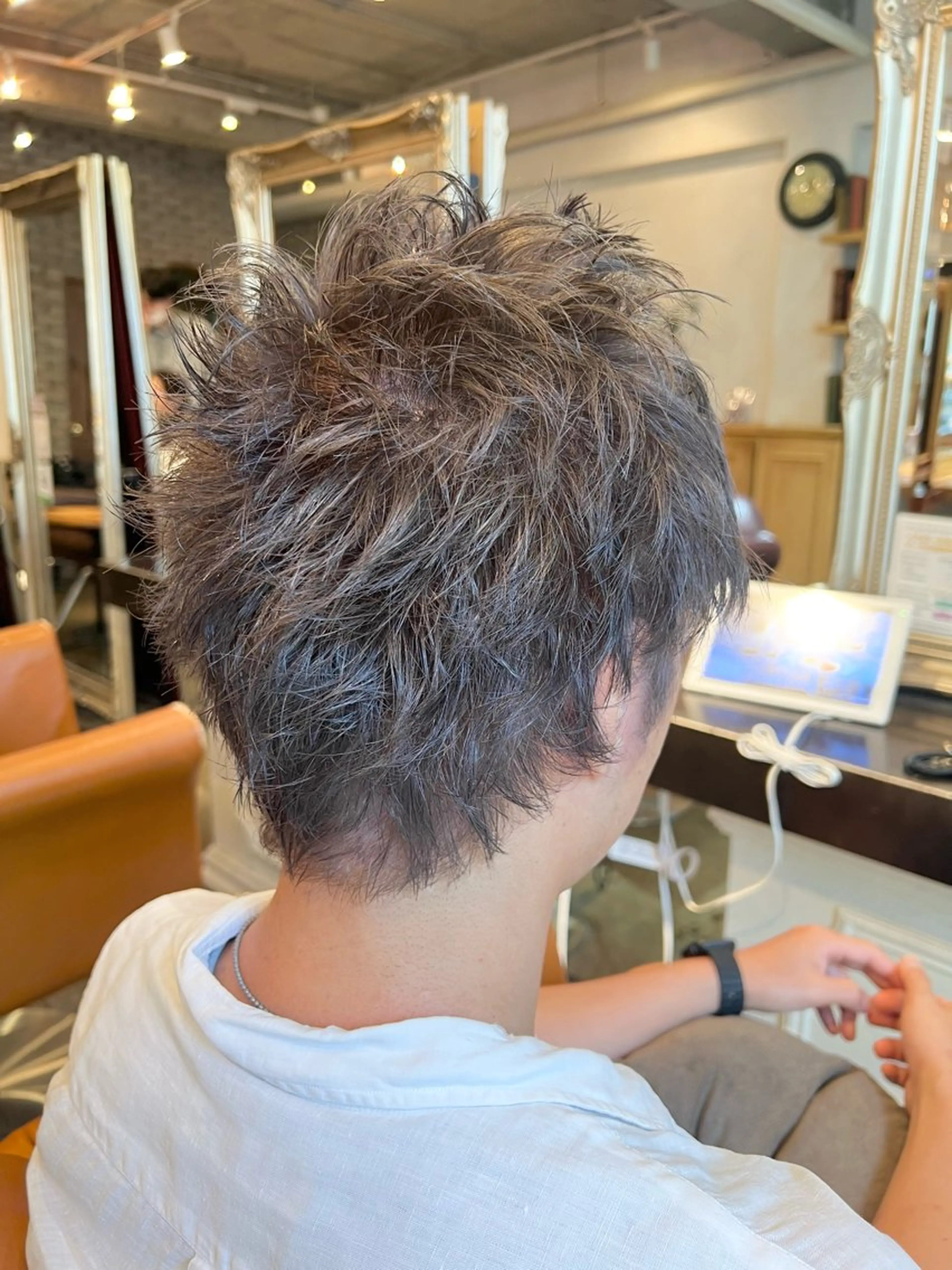 ショート カラー メンズ メンズブリーチ メンズハイトーン ブリーチ グレージュ ハイトーンカラー カット ヘアカラー ヘッドスパ ハイライト/インナー /ブリーチ/レイヤーのヘアスタイル