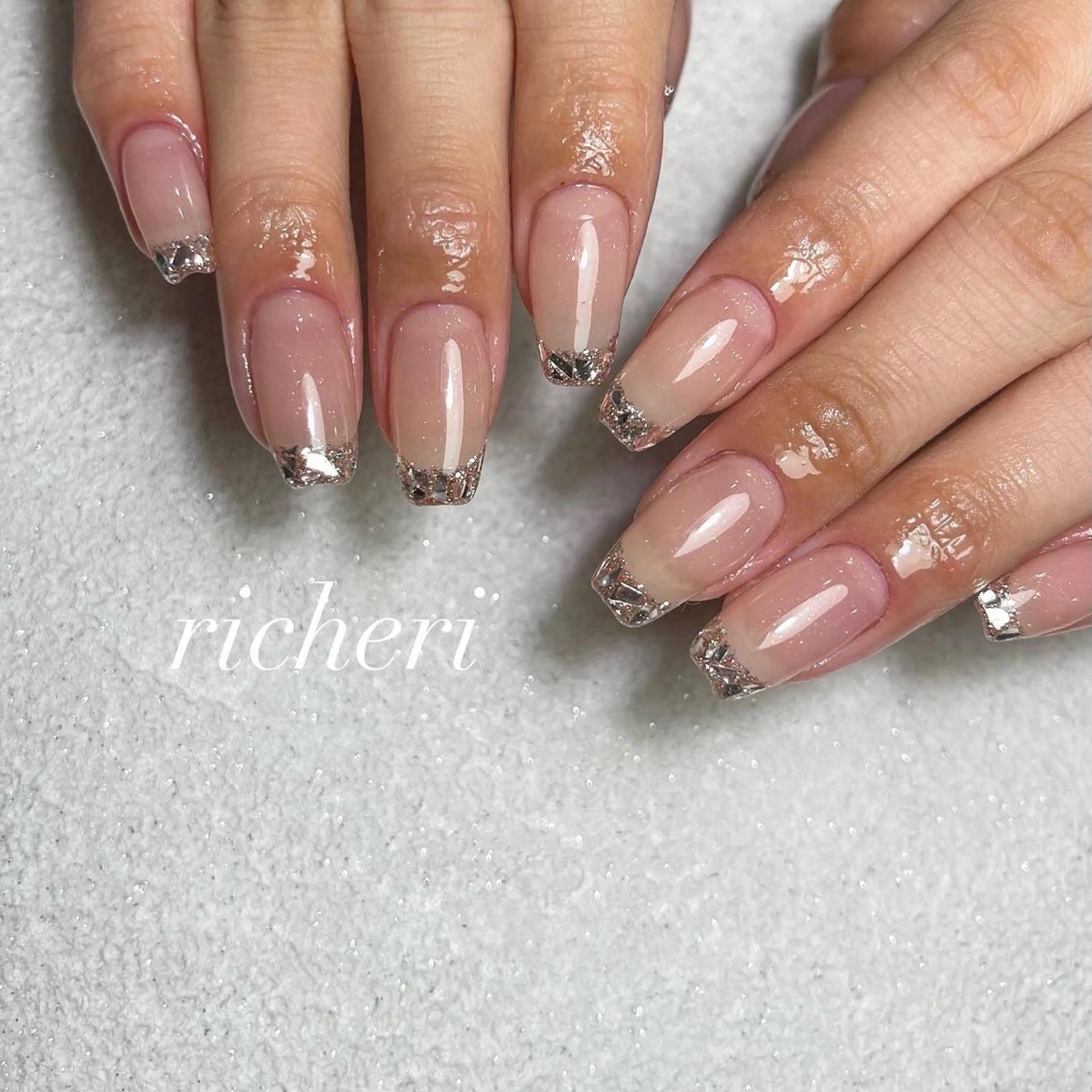 ミディアム ネイル 韓国風ヘア クリアネイル フレンチネイル ジェルネイル ガラスフレンチ richeri beautyのエステ・リラクイメージ