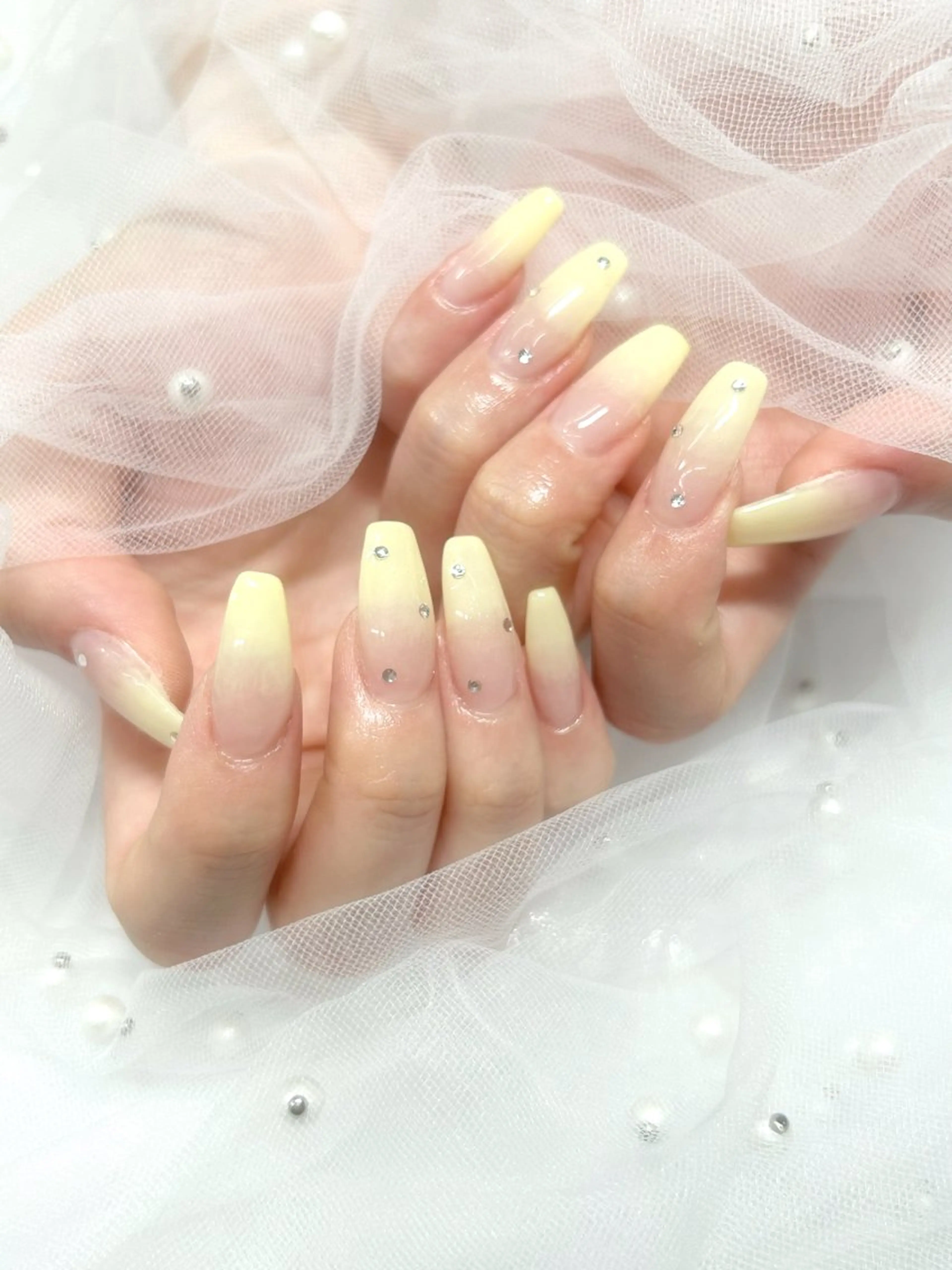 ネイル ストーンネイル 黄色 ハンドネイル hinata池袋 🌙WOLTOKYOのネイルデザイン