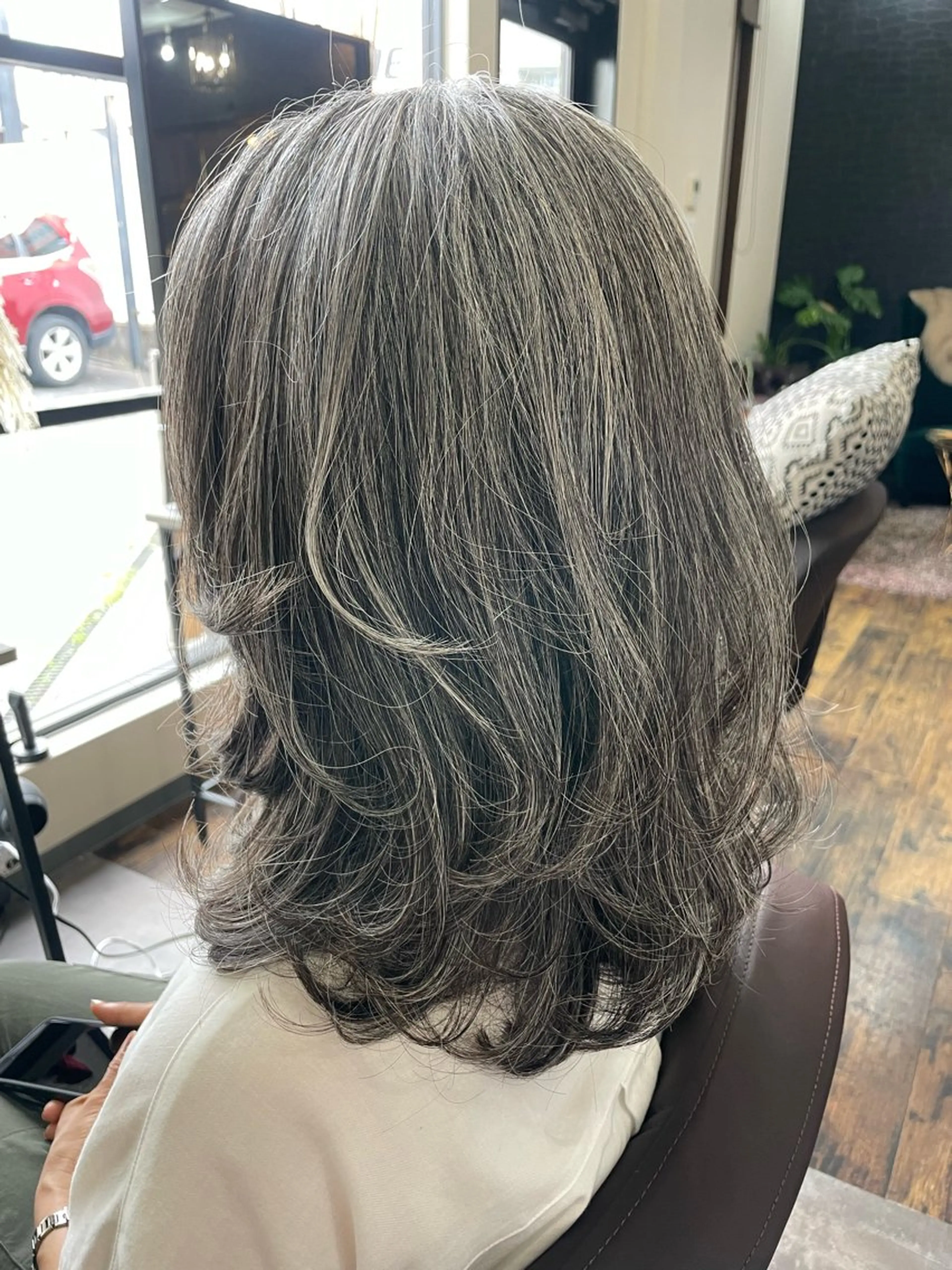 ミディアム レイヤーカット . NANAのヘアスタイル