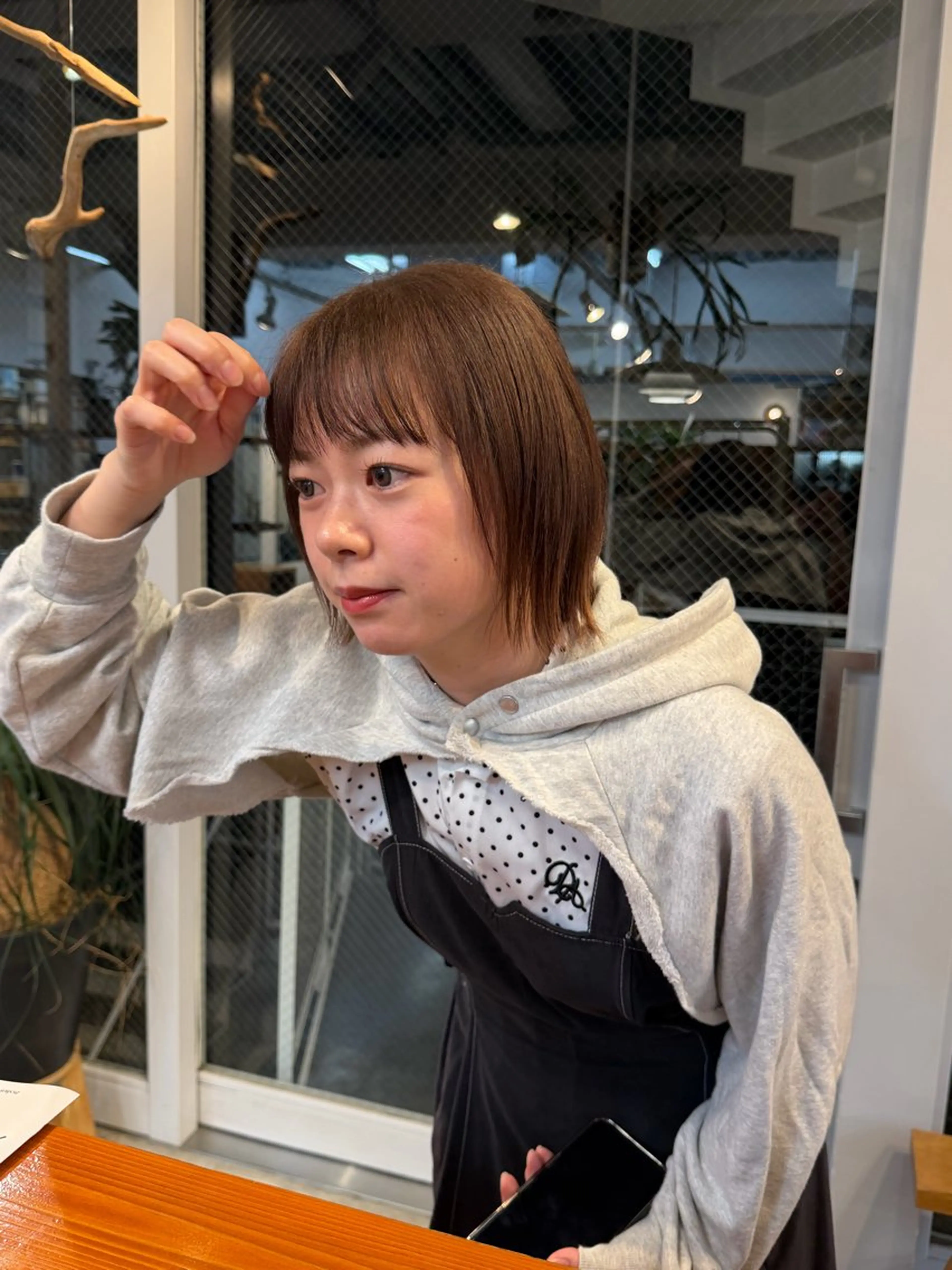 ミディアム コミヤ ミズホのヘアスタイル