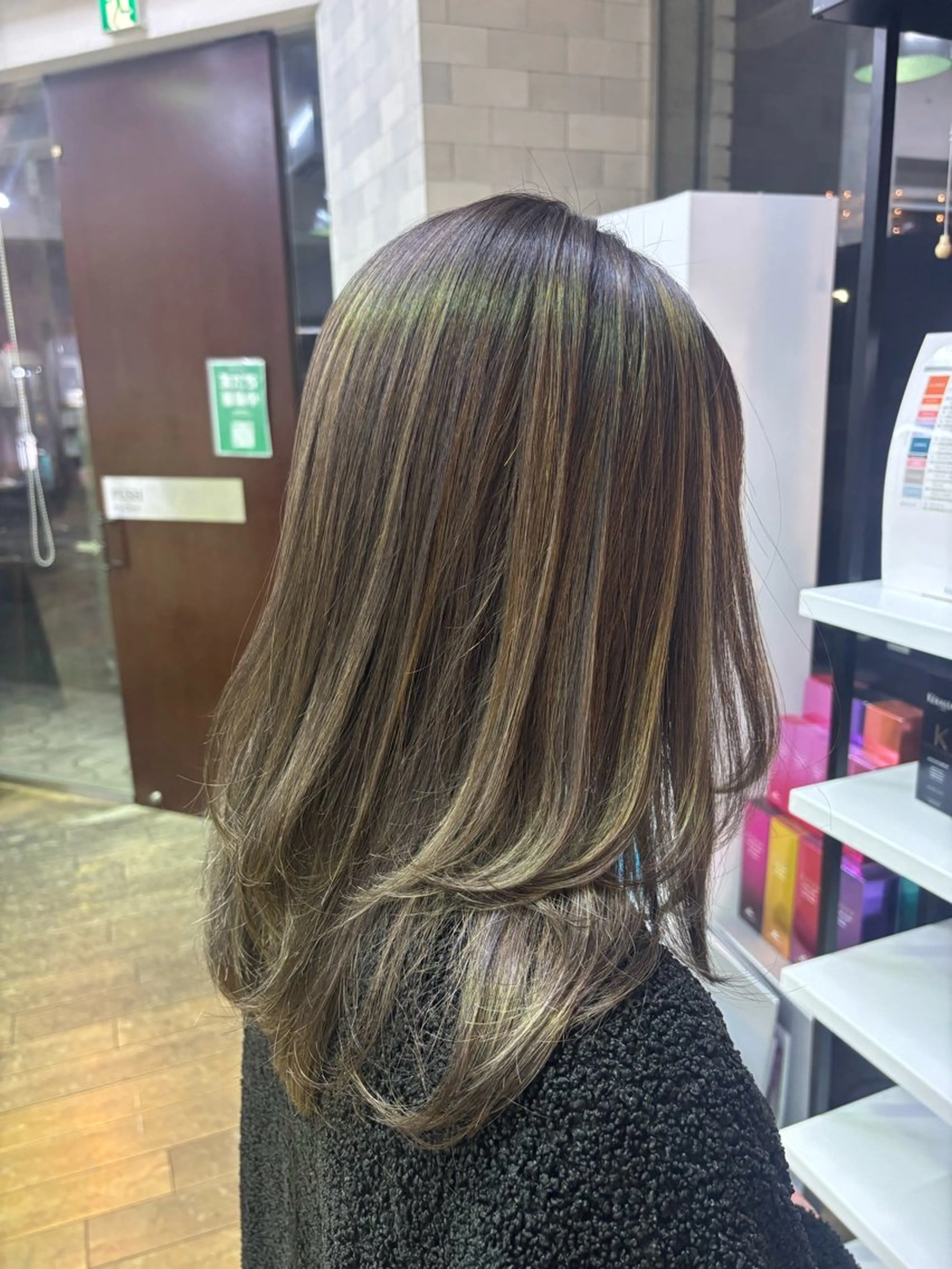 セミロング rise/レイヤー／ ダブルカラーのヘアスタイル