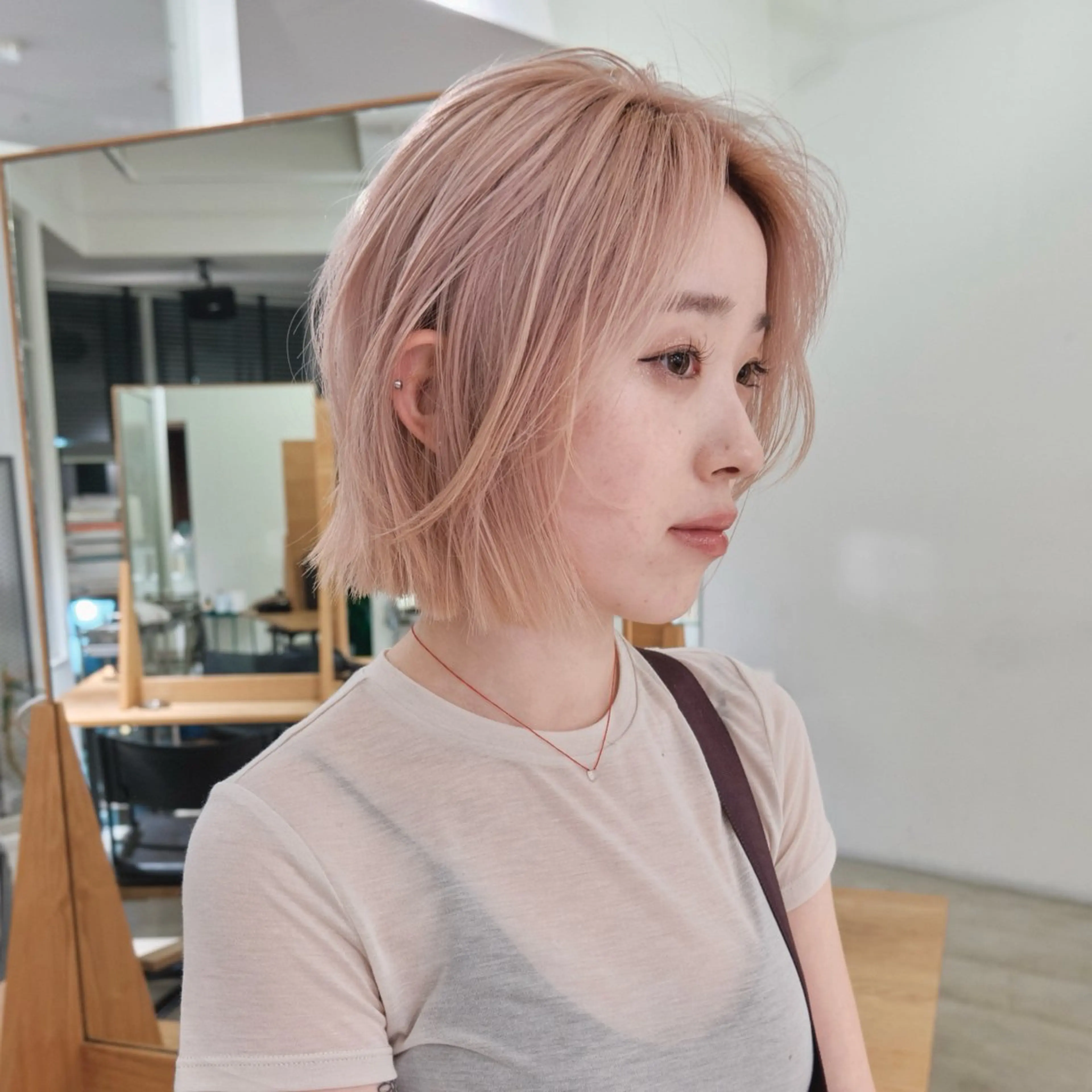 ショート ボブ レイヤーカット カット ヘアカラー トリートメント 東山 涼嘉のヘアスタイル