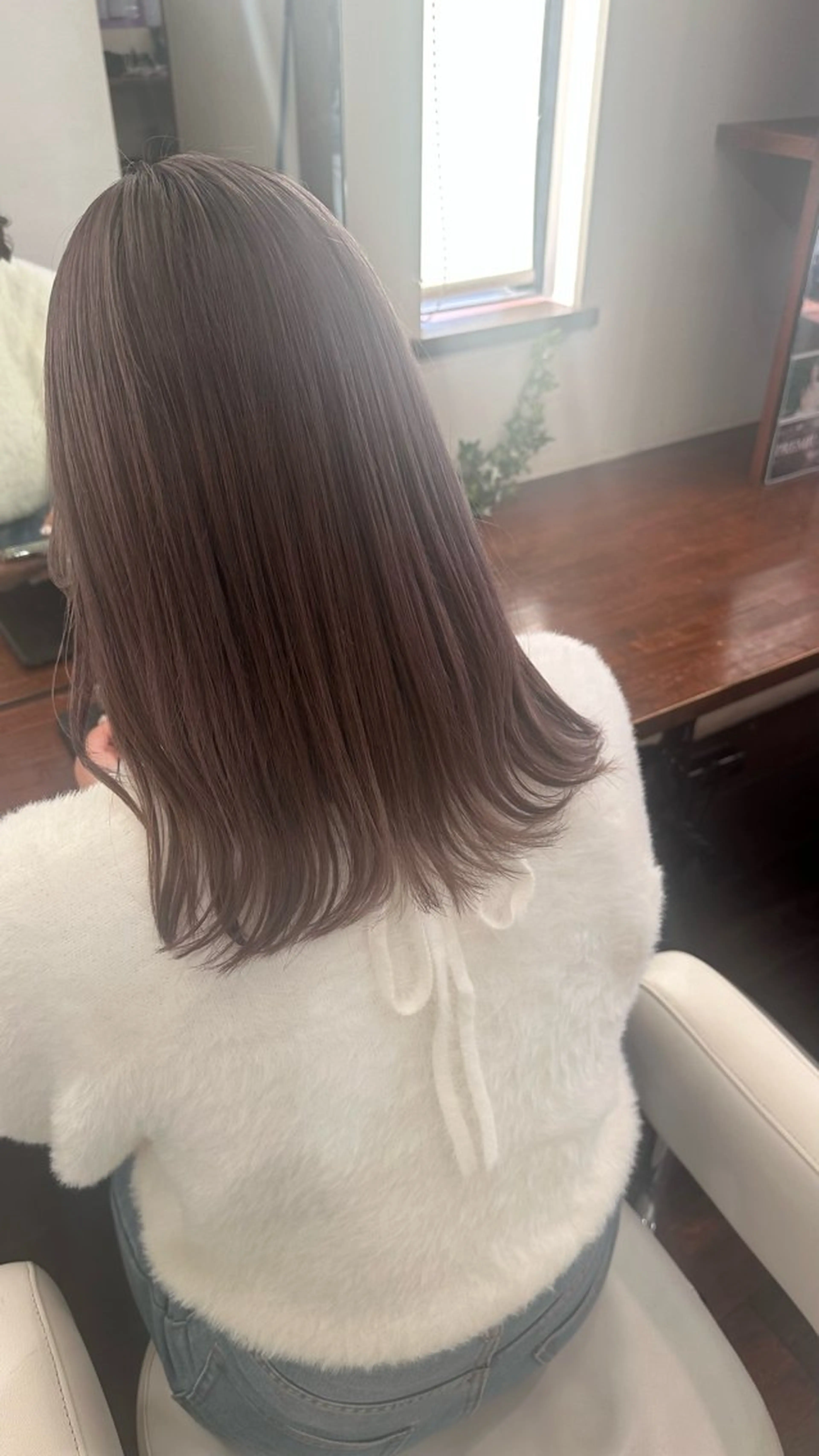 ミディアム カラー ヘアカラー トリートメント 梨菜/ハイトーン /ブリーチカラーのヘアスタイル