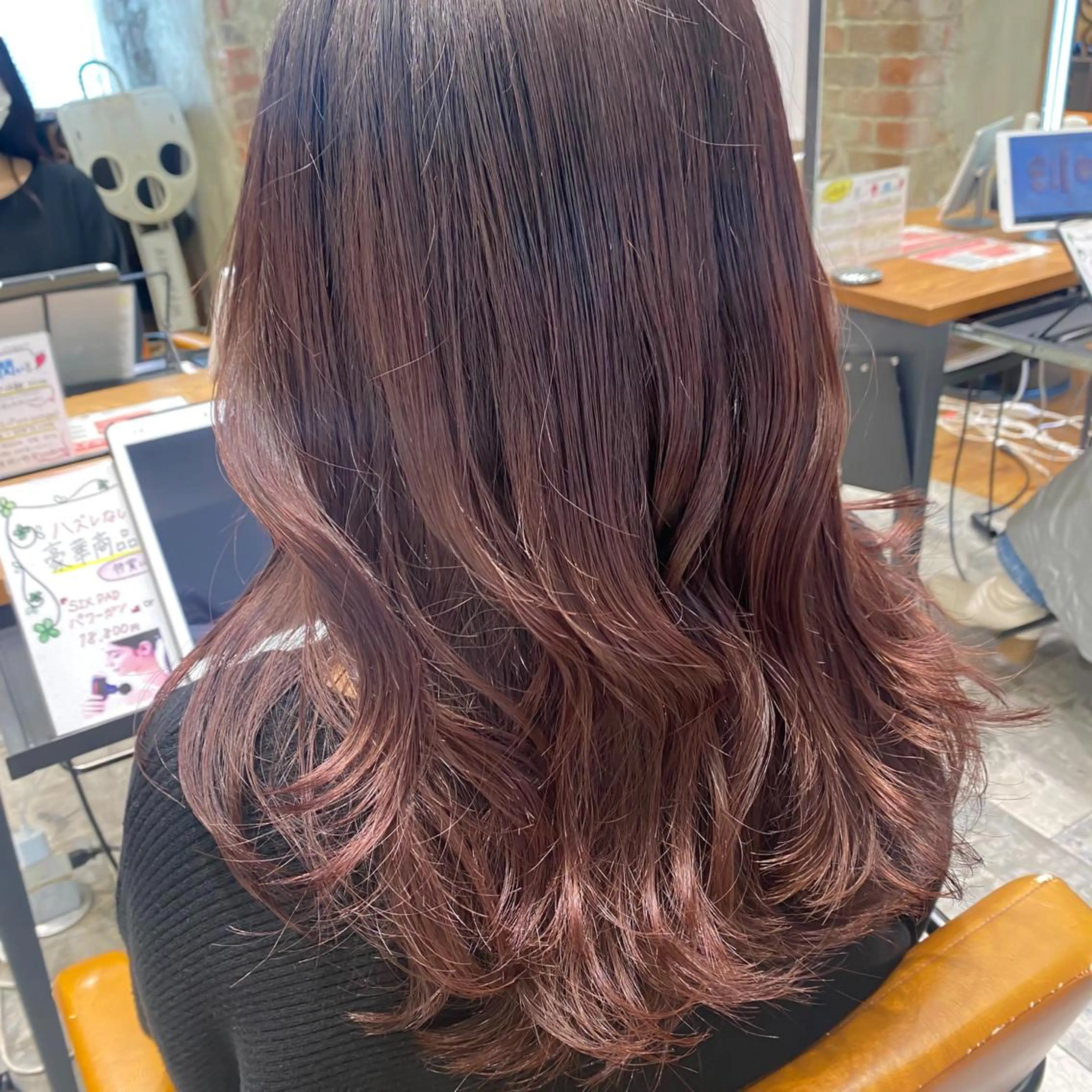 ロング カラー カシス ピンクカラー レイヤーカット カット ヘアカラー トリートメント 顔周り/くびれヘア 韓国ヘア💕風間るなのヘアスタイル