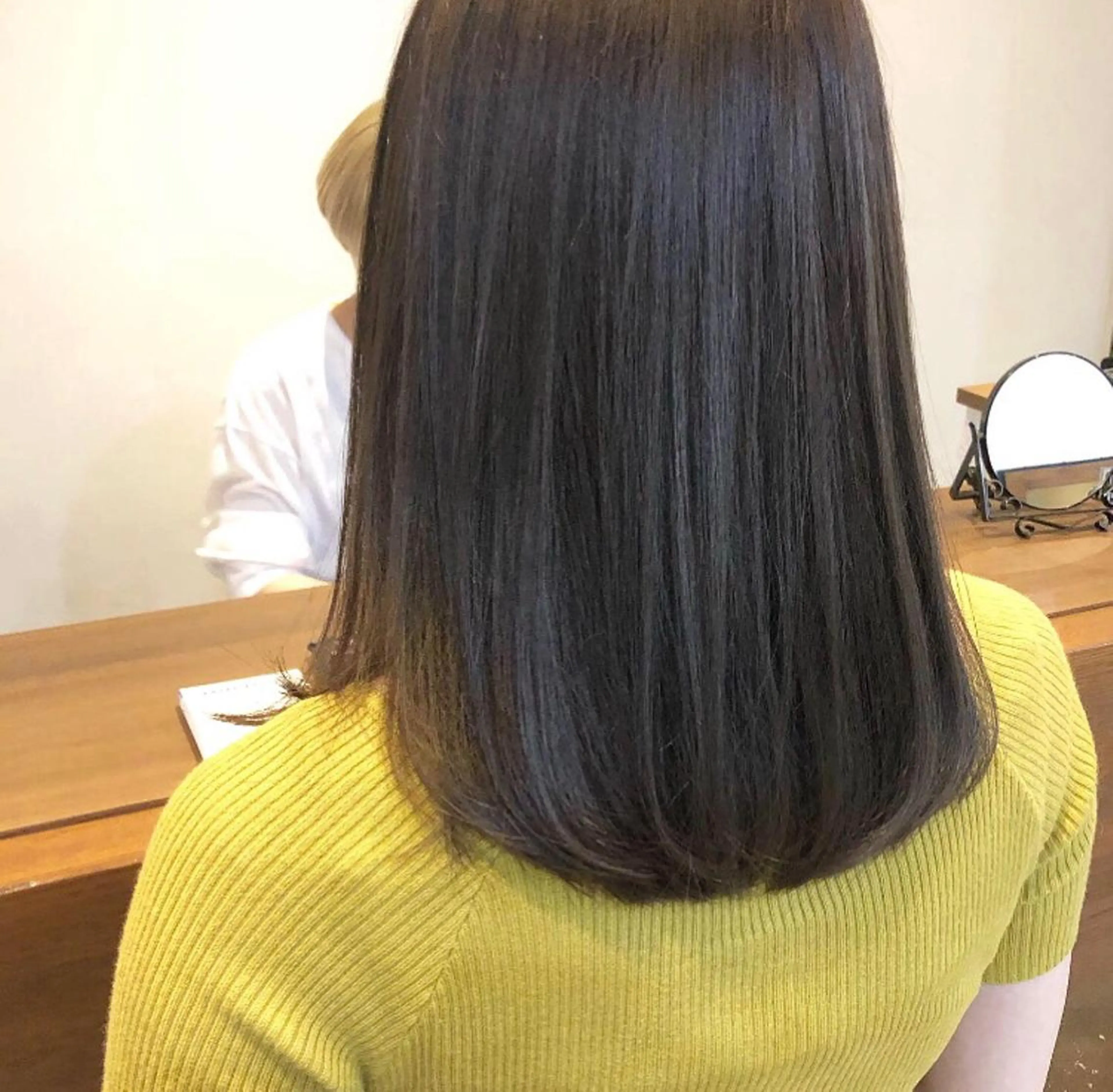 ミディアム カラー 透明感カラー グレージュ カーキグレージュ トリートメント 💫期間限定価格💫 似合わせカット🧚のヘアスタイル