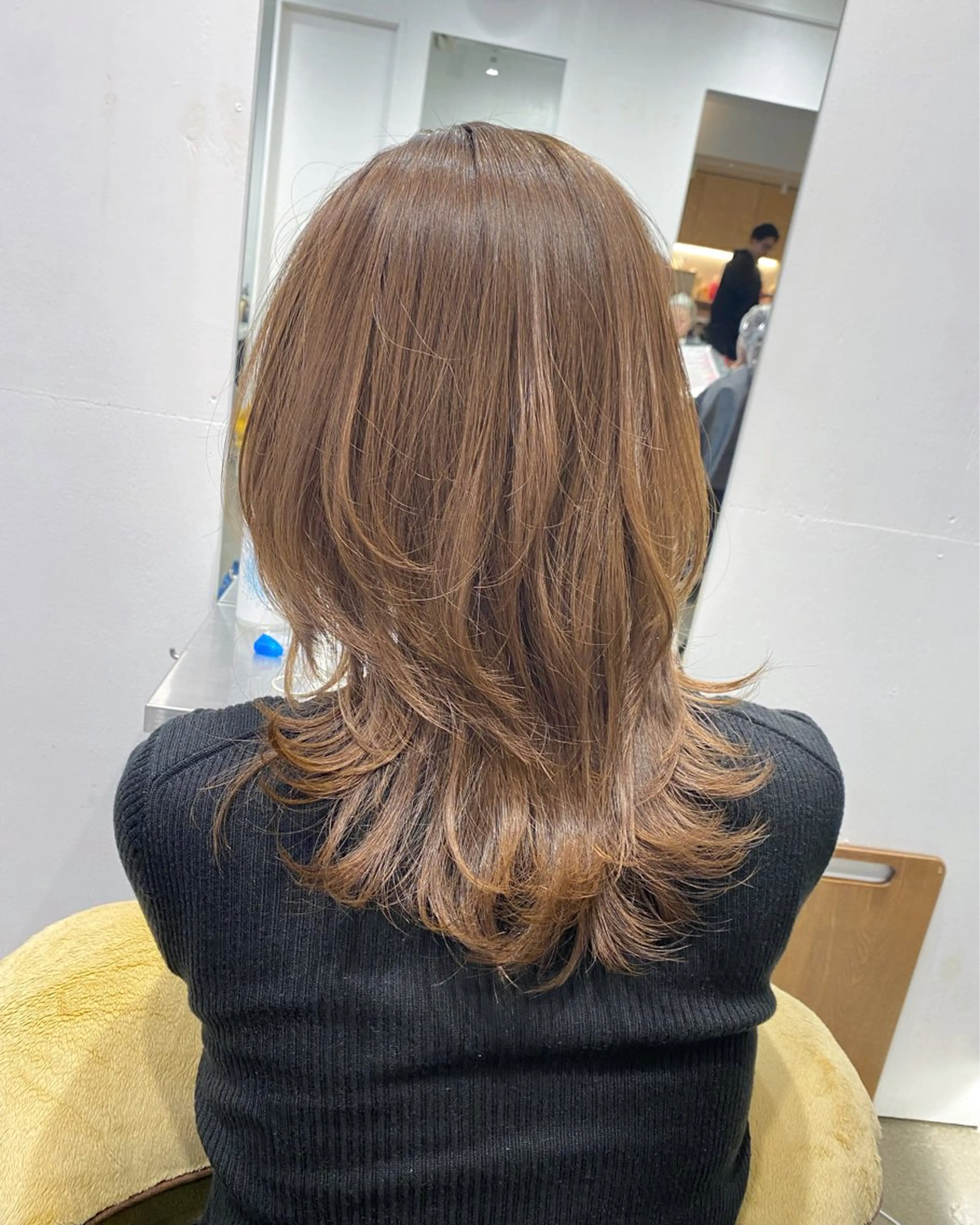 ミディアム カラー ベージュカラー ウルフカット SALOWIN新宿三丁目【サロウィン】所属・レイヤー🔶髪質改善 🔶透明感カラー青木のヘアスタイル