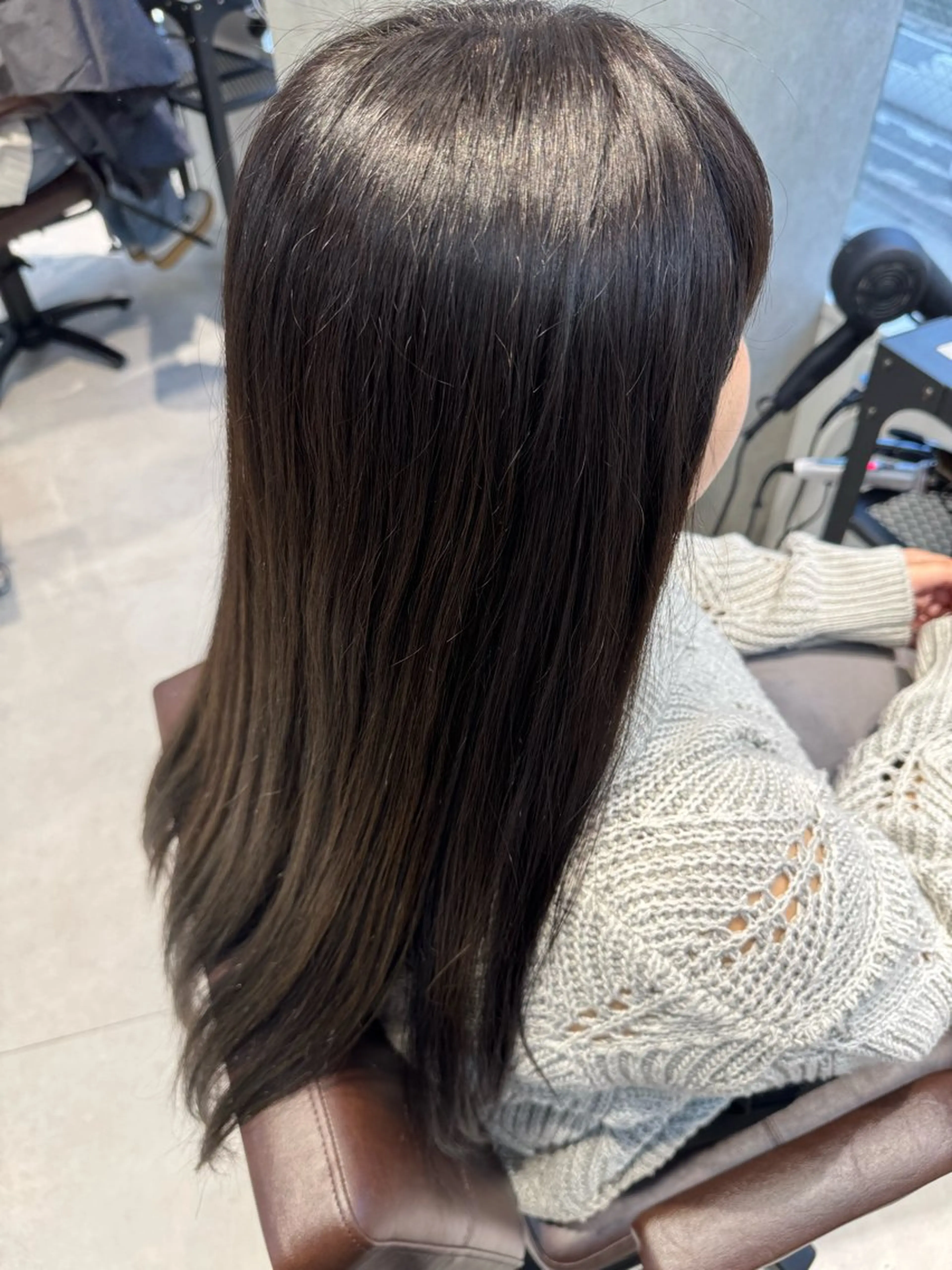 ロング カラー グレージュ オリーブグレージュ オリーブグレー 近藤 愛理のヘアスタイル