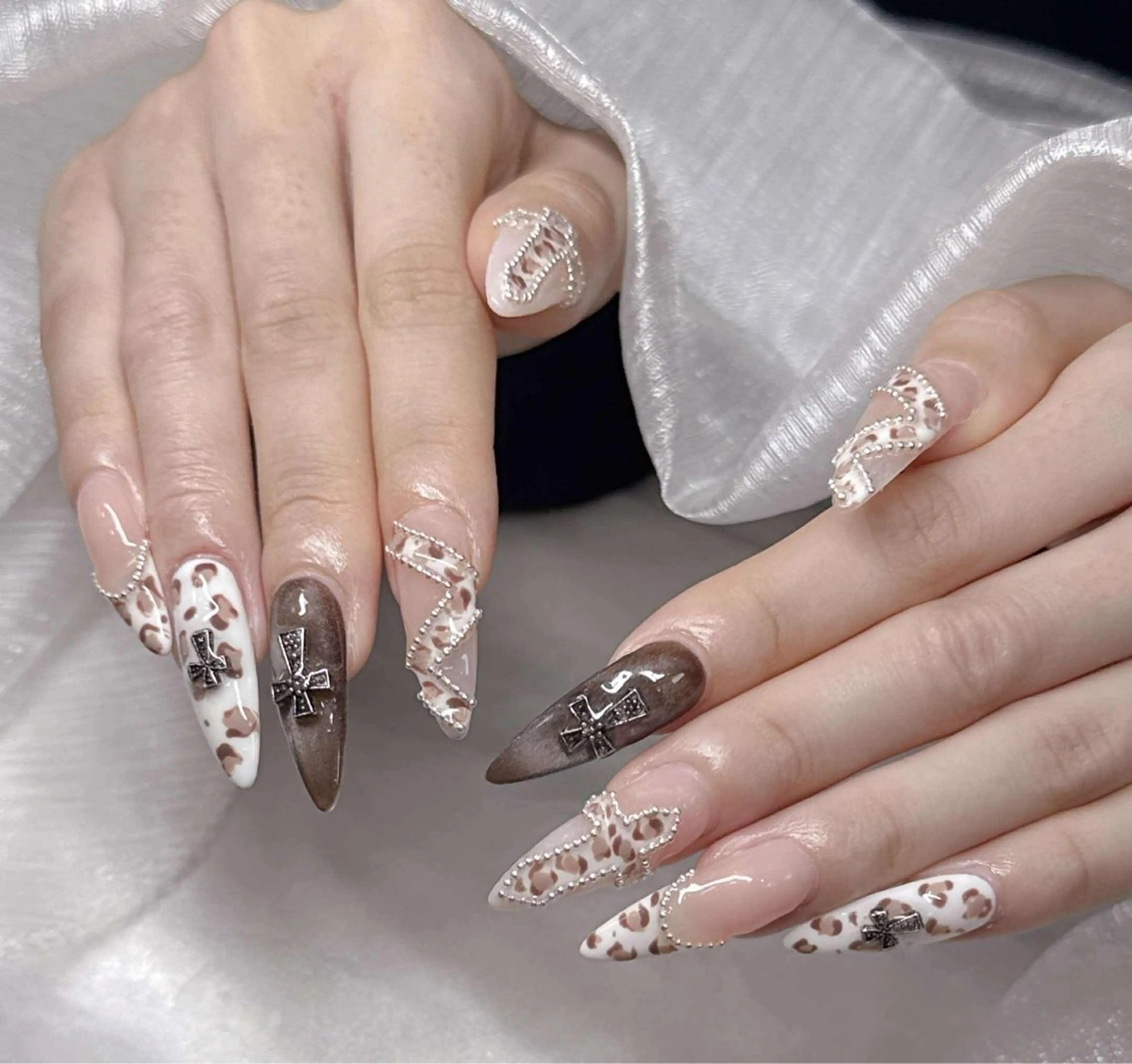 ネイル 長さ出し グラデーション 卒業式 キラキラネイル マグネットネイル ハンドネイル Lee Nailsのネイルデザイン