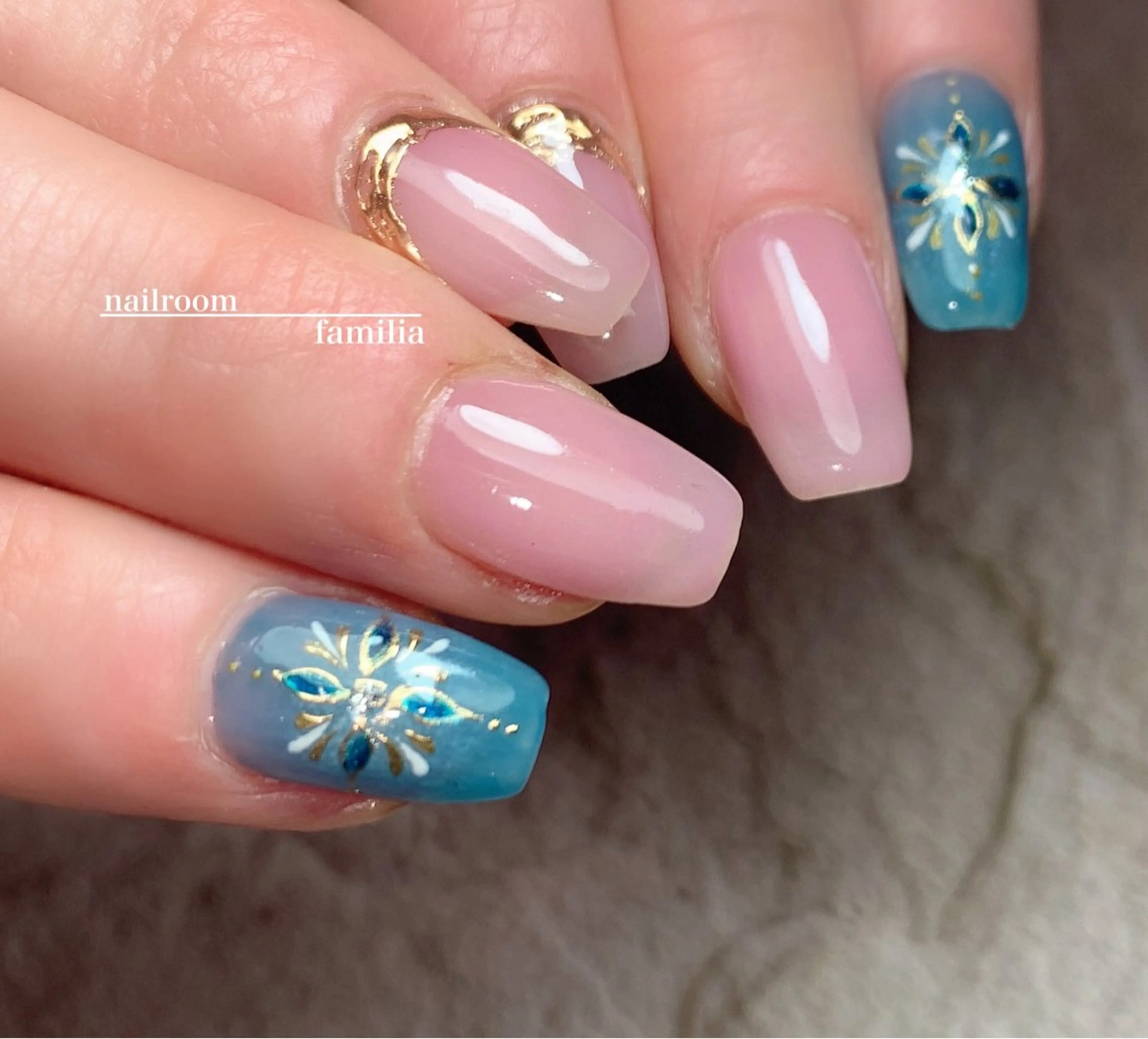 ネイル ミラーネイル ハンドネイル -nailroom- familiaのネイルデザイン