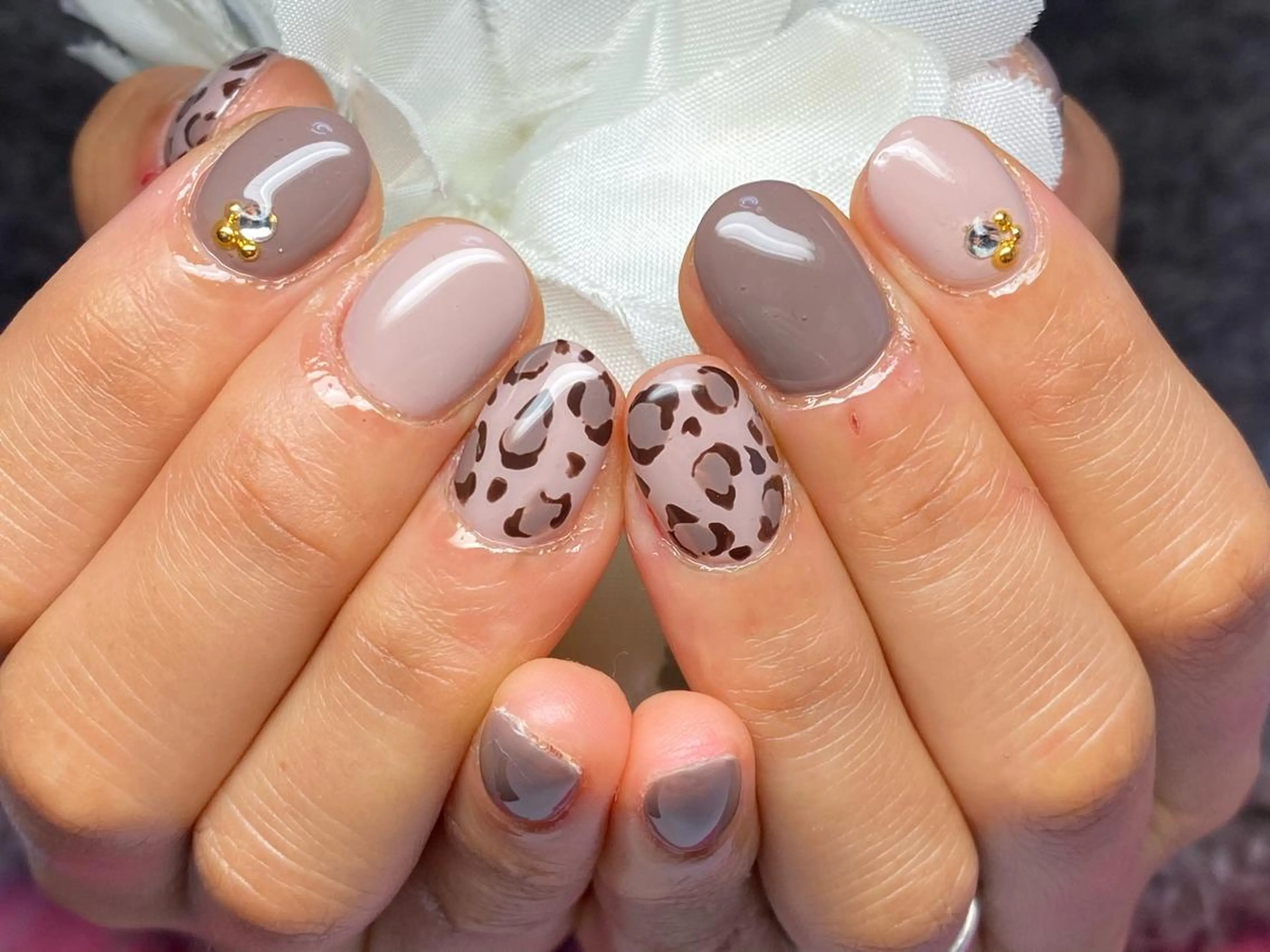 ネイル アニマル柄 アートネイル フレンチネイル グラデーション キラキラネイル Ｎail Ｓalon ertiのネイルデザイン