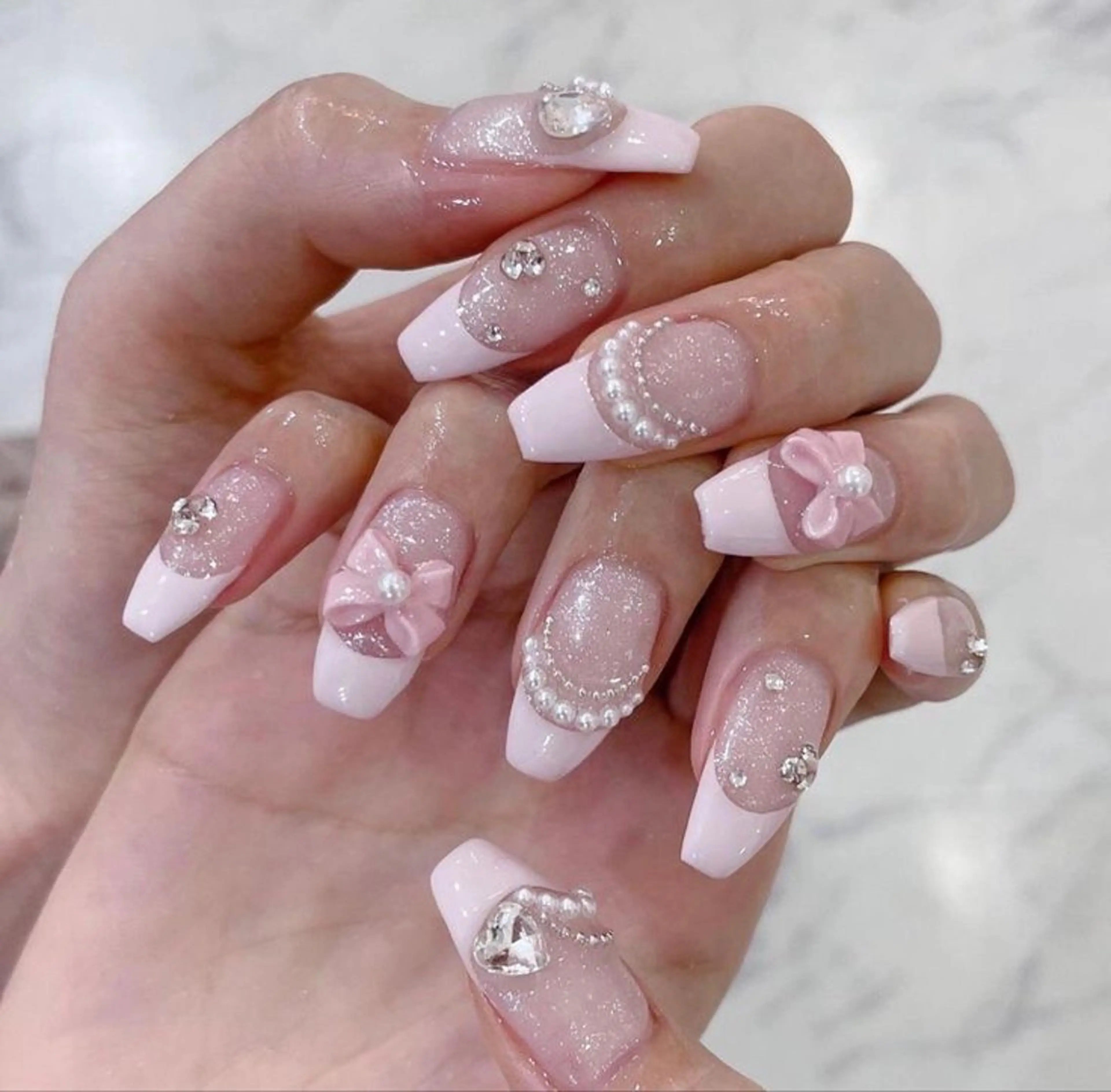 ネイル グラデーション ラメ(グリッター) マグネットネイル ミラーネイル ニュアンスネイル ハンドネイル Lumi de nails所属・Lumi de nailsのネイルデザイン