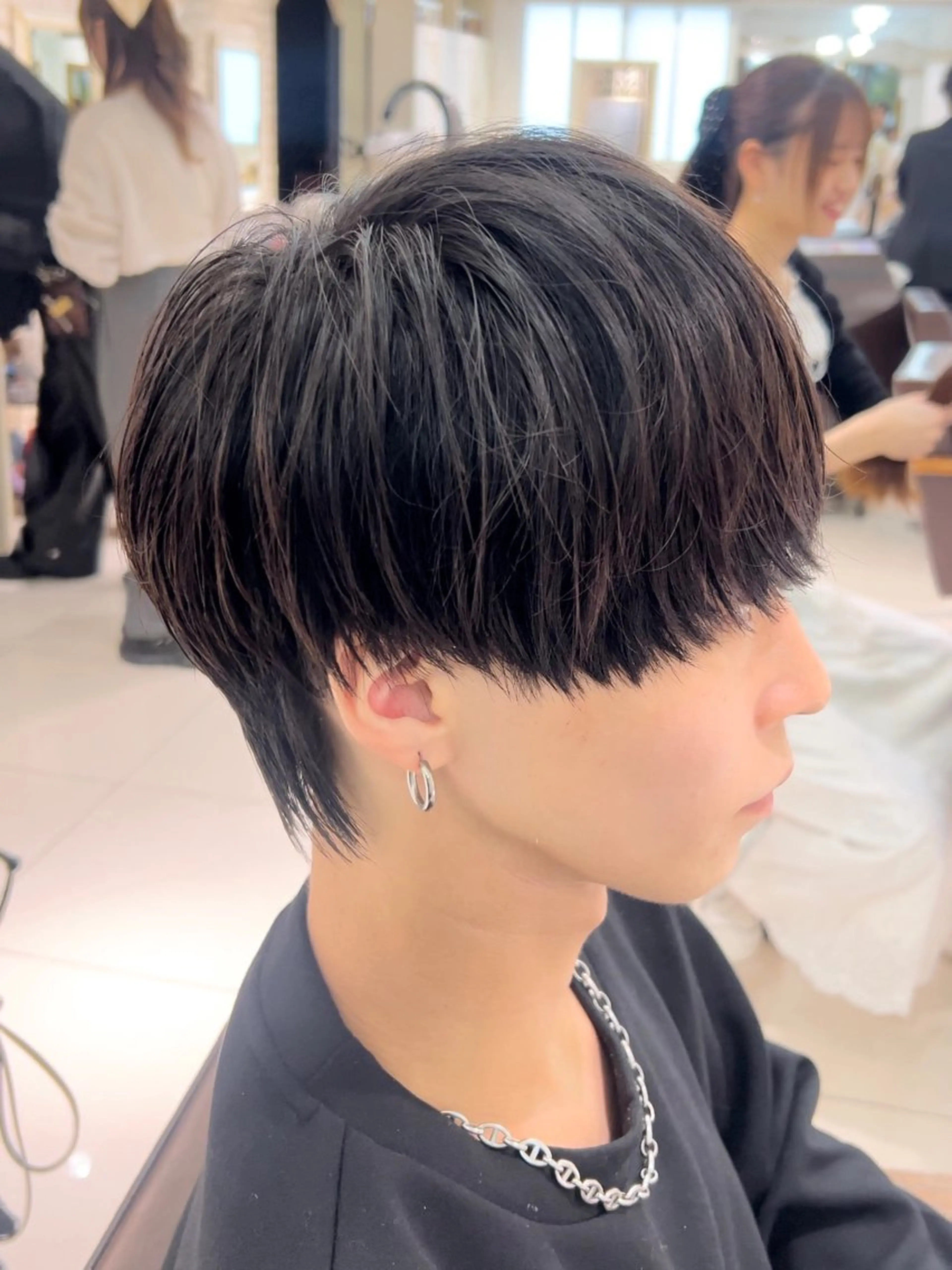 メンズ メンズブリーチ センターパート メンズパーマ SALOWIN渋谷caldo店B1所属・岐津公太 メンズ縮毛矯正のプロのヘアスタイル