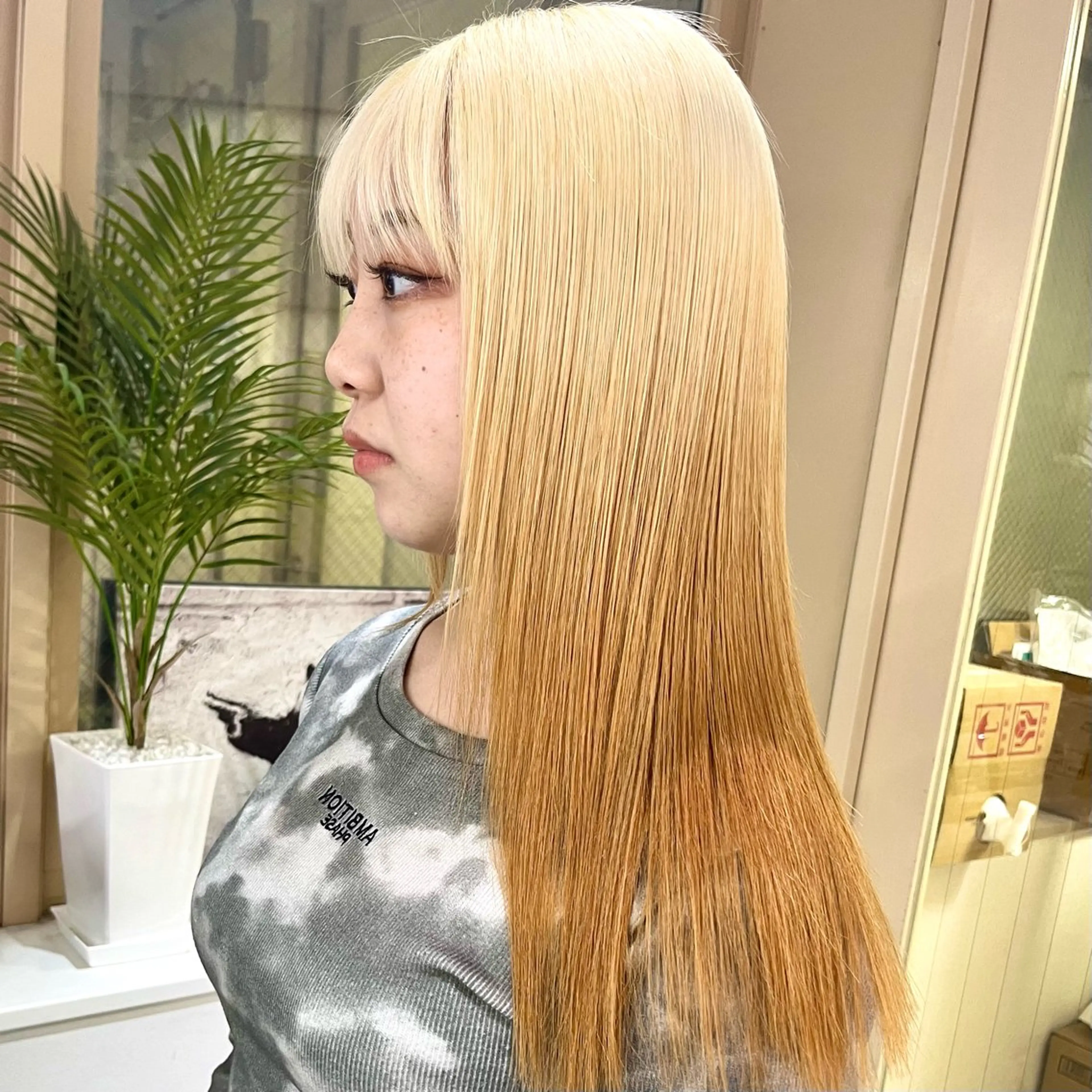 カラー カット ヘアカラー トリートメント 渋谷🎨ハイトーン ×エクステ🎨レンのヘアスタイル